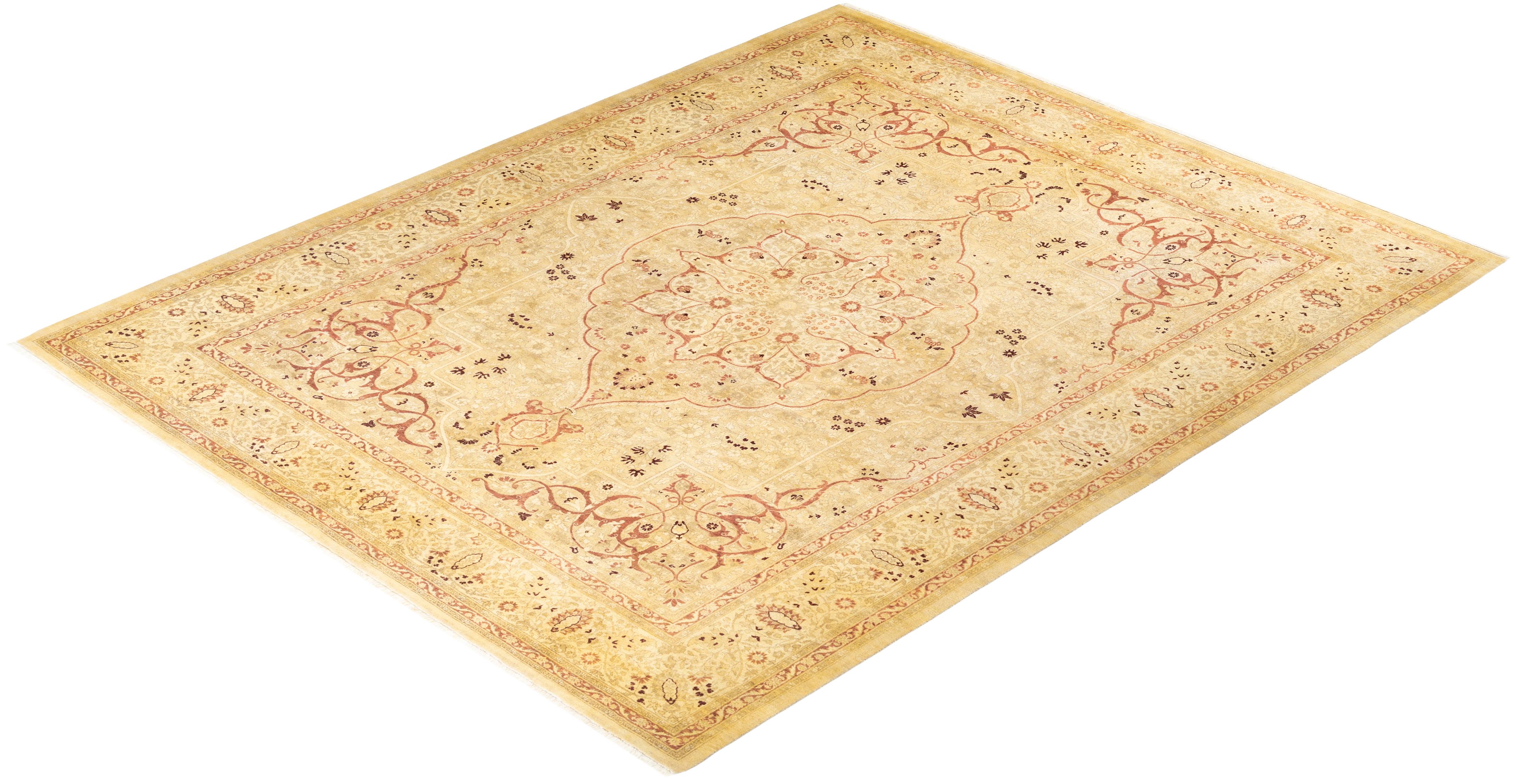 Avec leurs palettes discrètes et leurs motifs à l'envers, les tapis de la collection Mogul apporteront une sophistication intemporelle à n'importe quelle pièce. Influencés par un éventail de motifs turcs, indiens et persans, les artisans qui tissent
