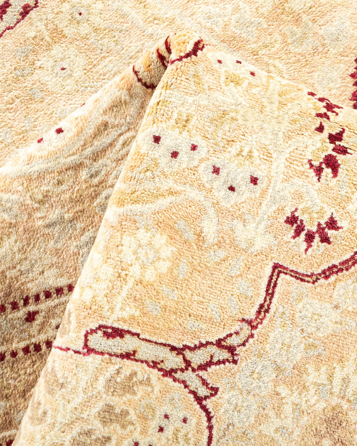 Autre Tapis traditionnel Mogul beige unique en son genre, fabriqué à la main en vente