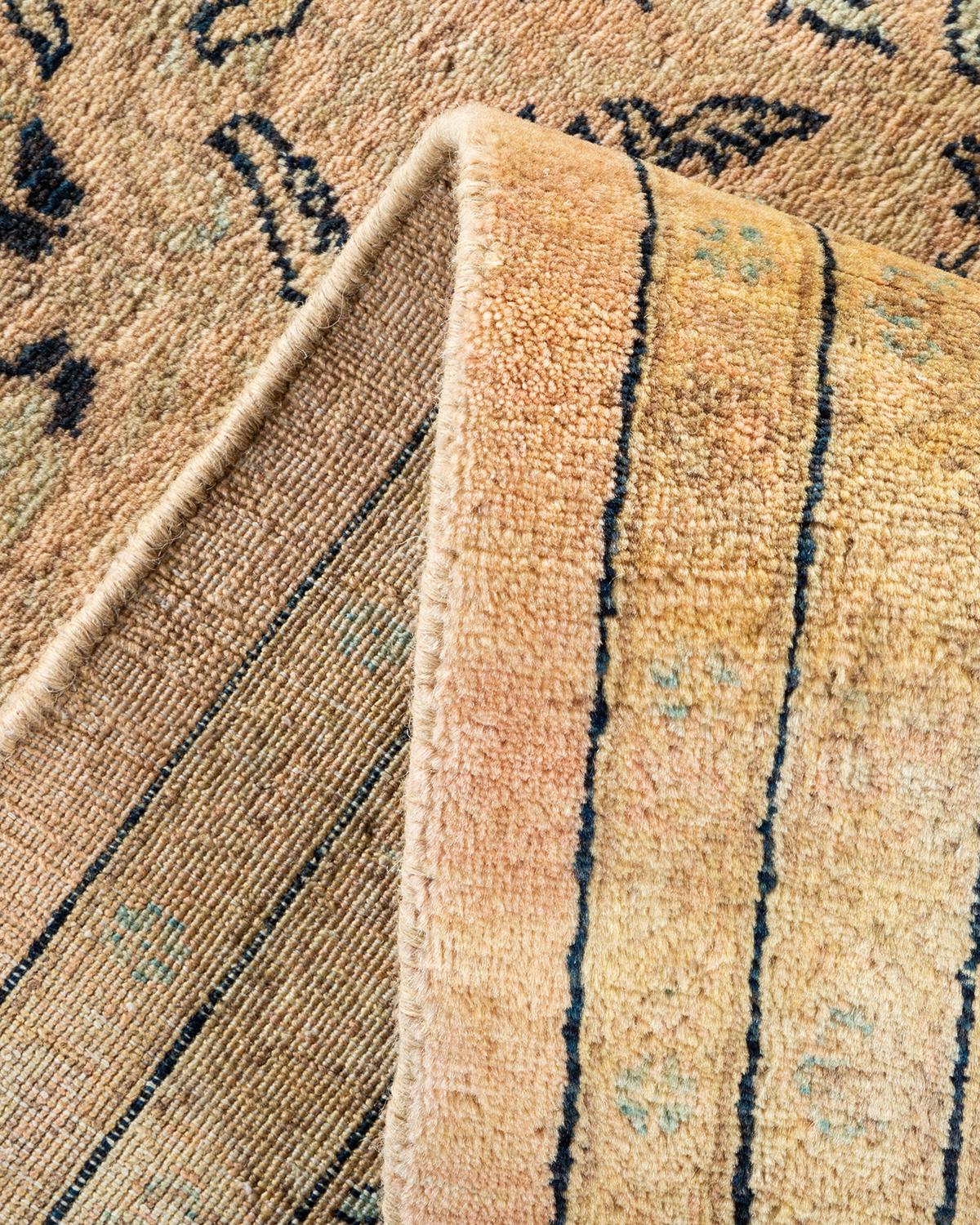 Pakistanais Tapis Mogul traditionnel beige unique fait à la main, unique en son genre en vente