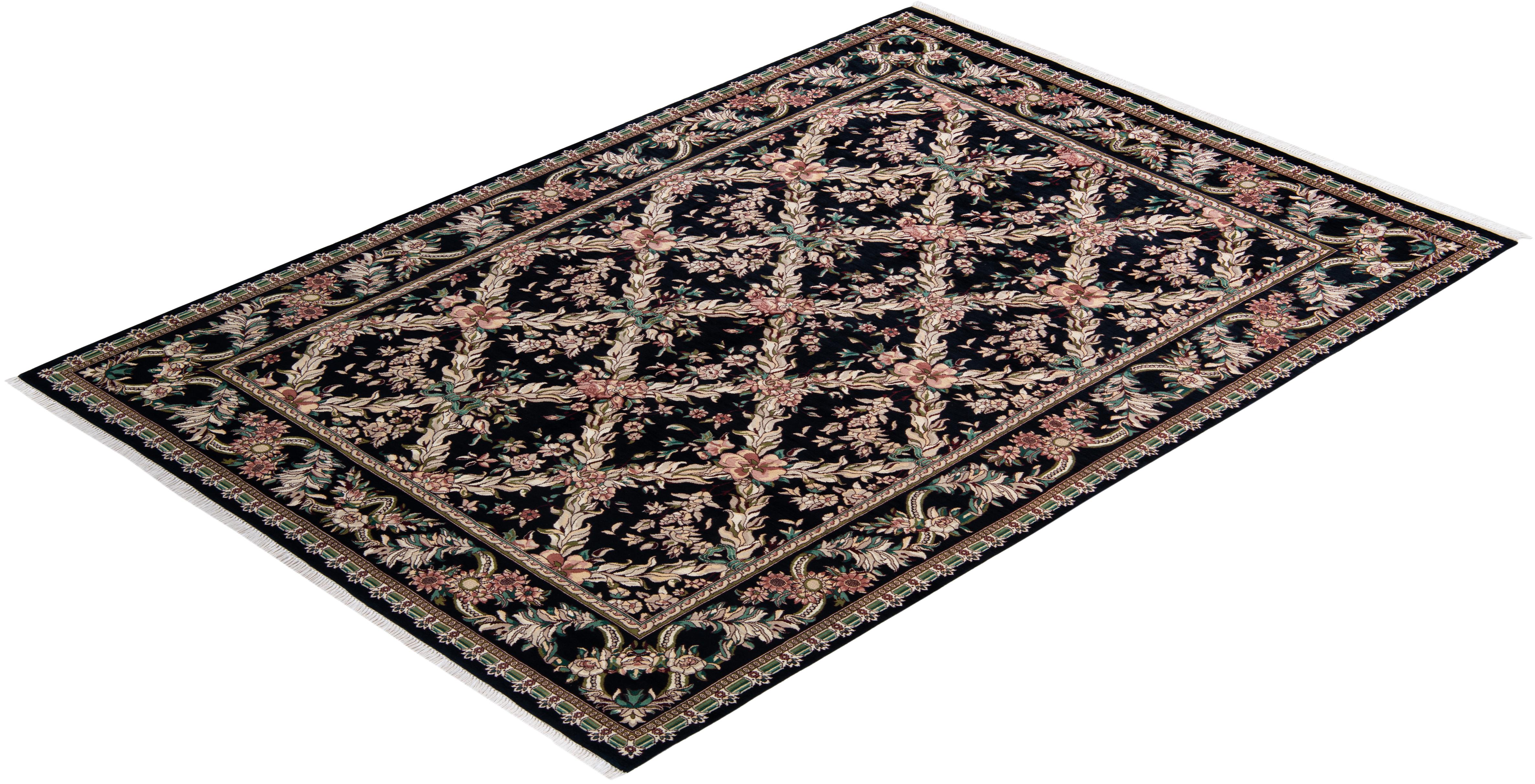 Avec leurs palettes discrètes et leurs motifs à l'envers, les tapis de la collection Mogul apporteront une sophistication intemporelle à n'importe quelle pièce. Influencés par un éventail de motifs turcs, indiens et persans, les artisans qui tissent