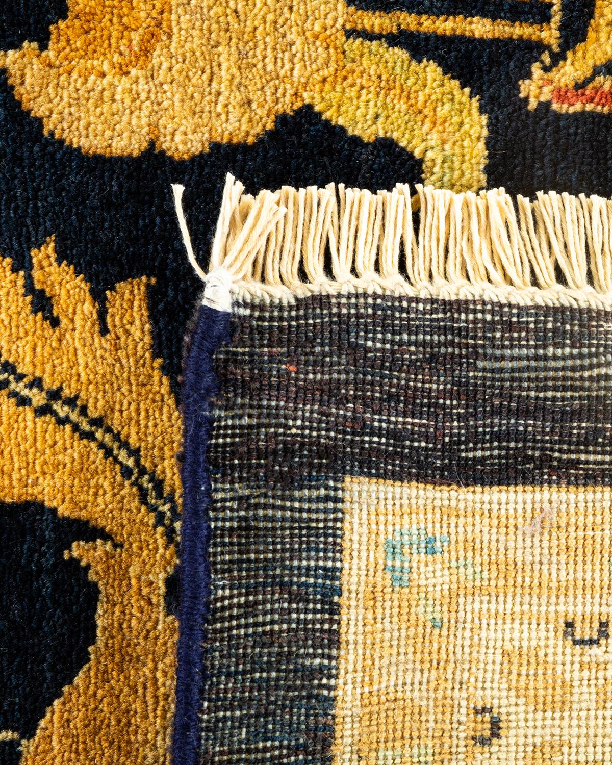 Avec leurs palettes discrètes et leurs motifs à l'envers, les tapis de la collection Mogul apporteront une sophistication intemporelle à n'importe quelle pièce. Influencés par un éventail de motifs turcs, indiens et persans, les artisans qui tissent
