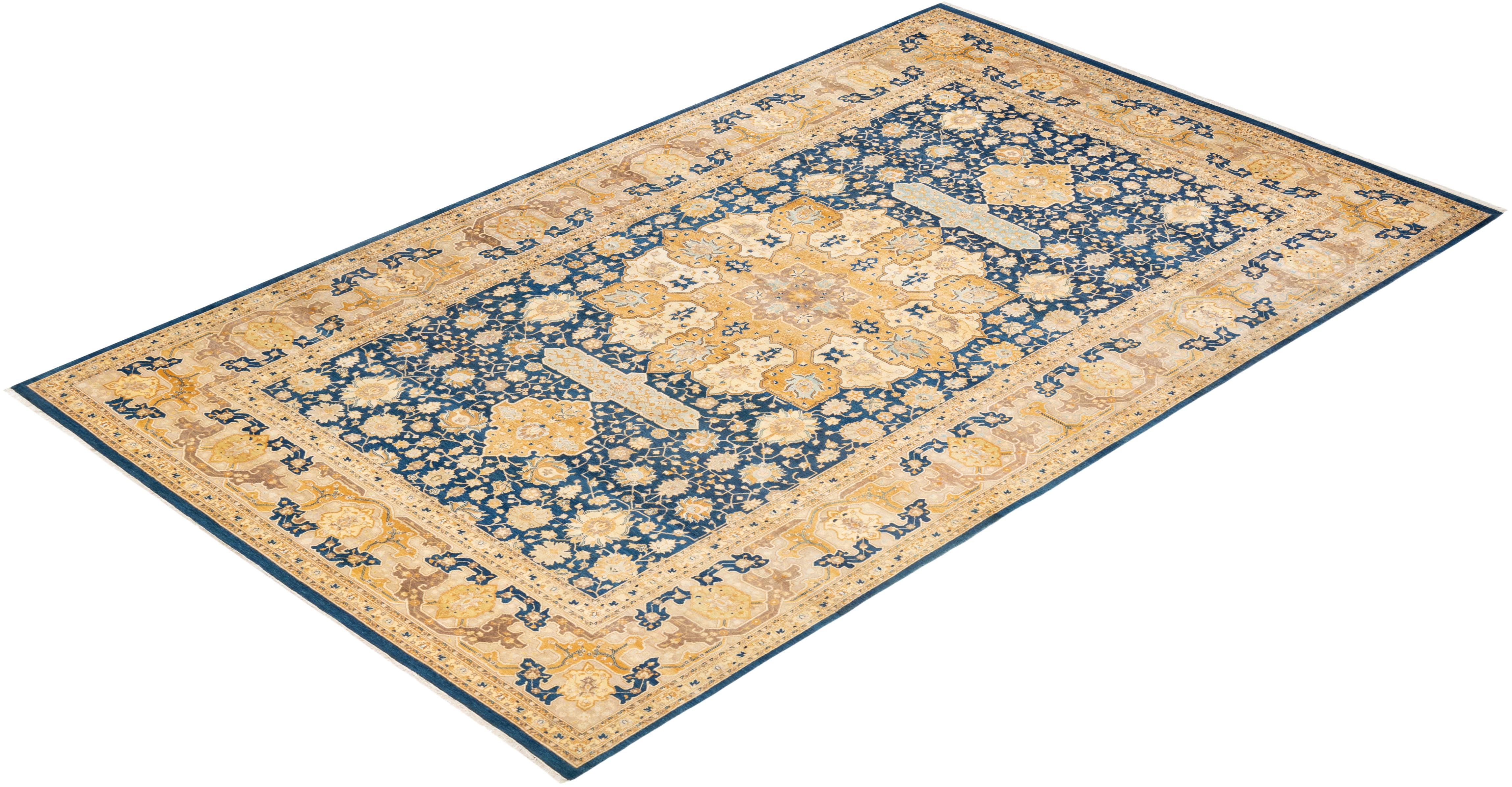 Las alfombras de la colección Mogul, con sus colores discretos y sus diseños en toda la superficie, aportarán una sofisticación atemporal a cualquier habitación. Influenciadas por un espectro de diseños turcos, indios y persas, los artesanos que