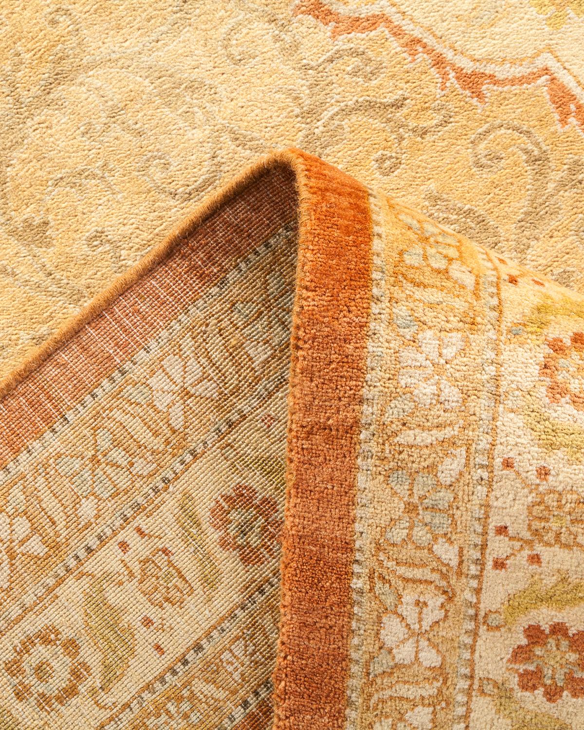 Handgefertigter, traditioneller Mogul-Teppich in Braun, Unikat (Pakistanisch) im Angebot