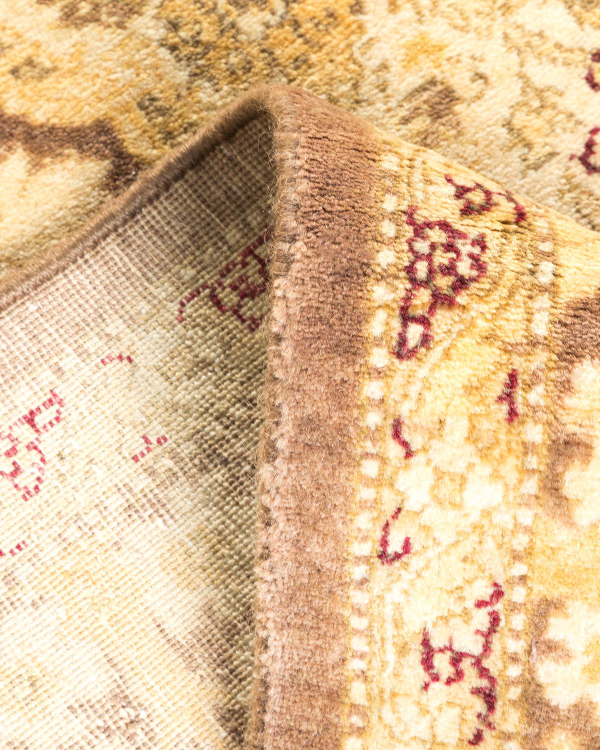 Handgefertigter, traditioneller Mogul-Teppich in Braun, Unikat (Pakistanisch) im Angebot