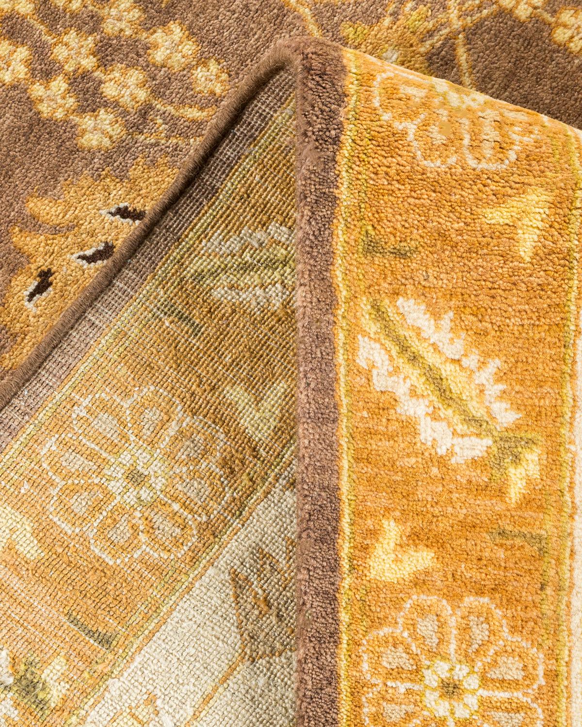 Handgefertigter, traditioneller Mogul-Teppich in Braun, Unikat (Pakistanisch) im Angebot