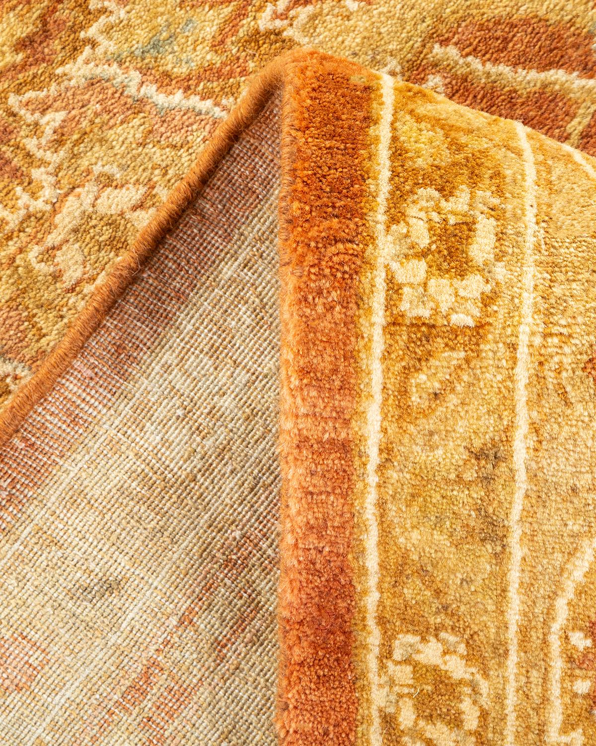 Handgefertigter, traditioneller Mogul-Teppich in Braun, Unikat (Pakistanisch) im Angebot