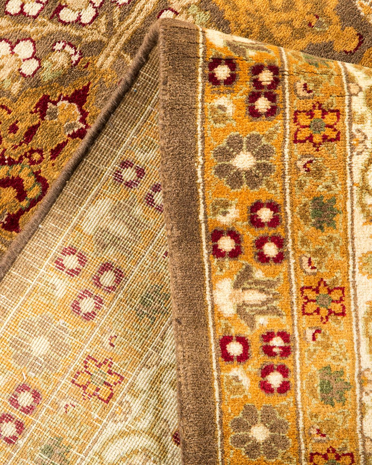 Handgefertigter, traditioneller Mogul-Teppich in Braun, Unikat (Pakistanisch) im Angebot