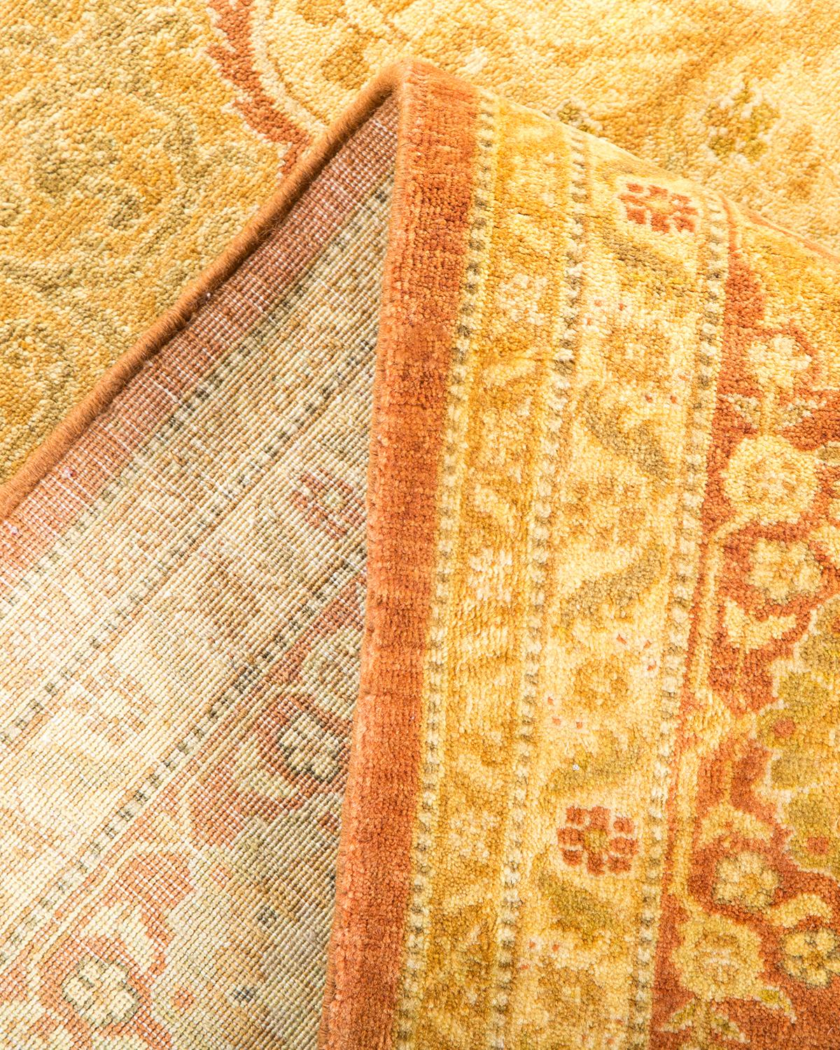 Handgefertigter, traditioneller Mogul-Teppich in Braun, Unikat (Pakistanisch) im Angebot