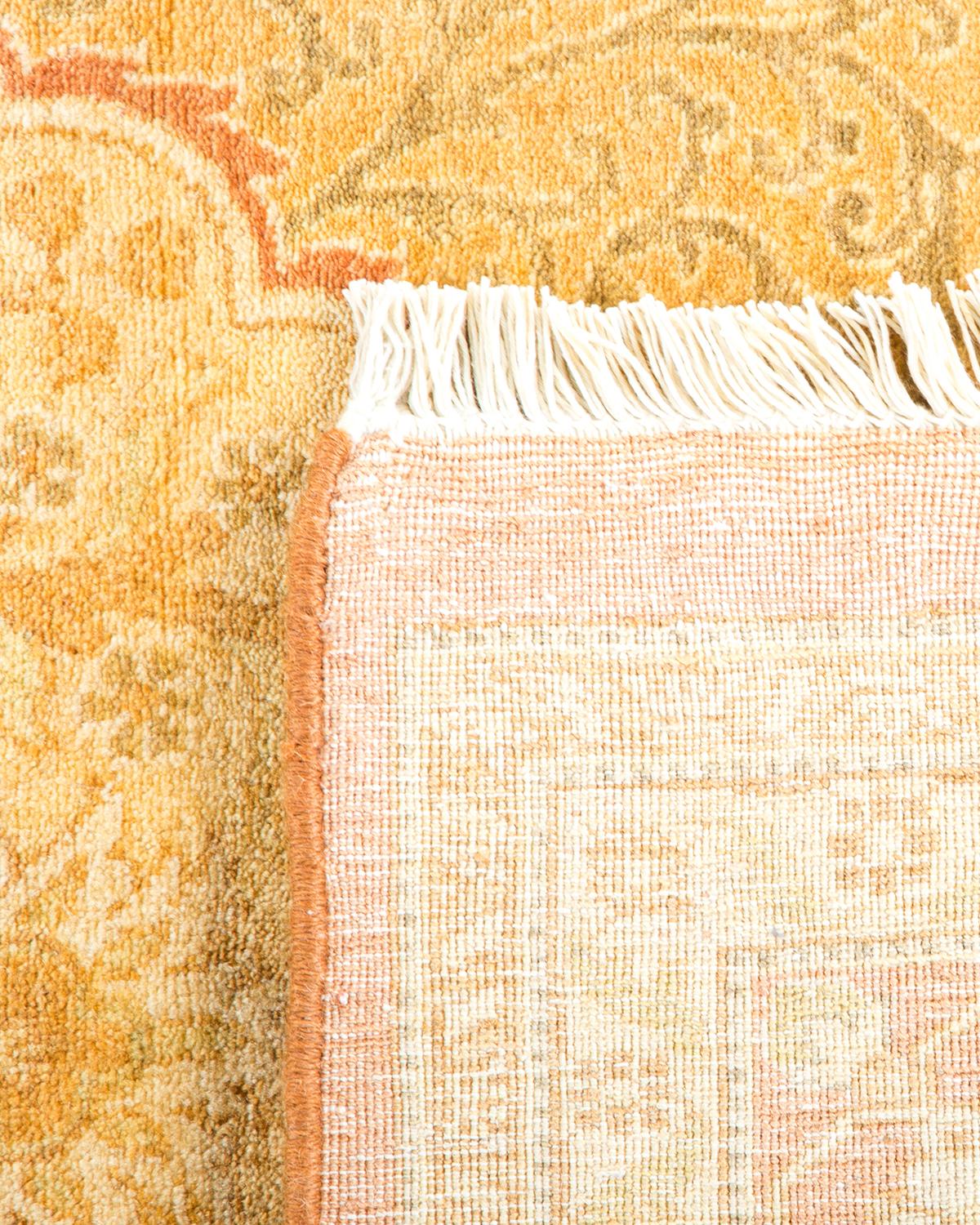 Handgefertigter, traditioneller Mogul-Teppich in Braun, Unikat (Handgeknüpft) im Angebot