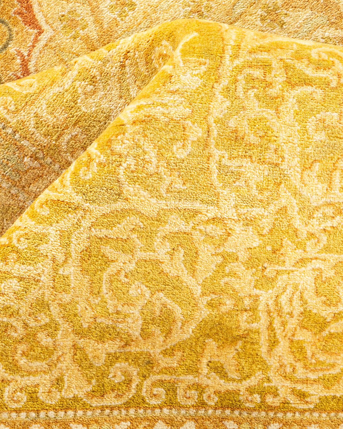 Autre Tapis traditionnel Mogul marron unique en son genre fabriqué à la main en vente