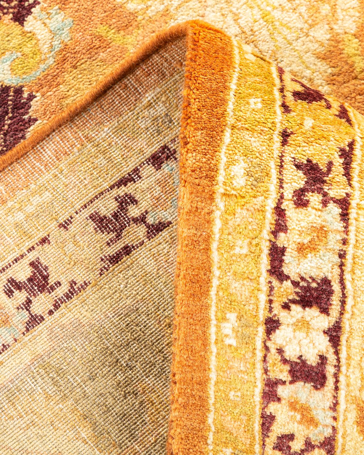 Handgefertigter, traditioneller Mogul-Teppich in Braun, Unikat (Pakistanisch) im Angebot