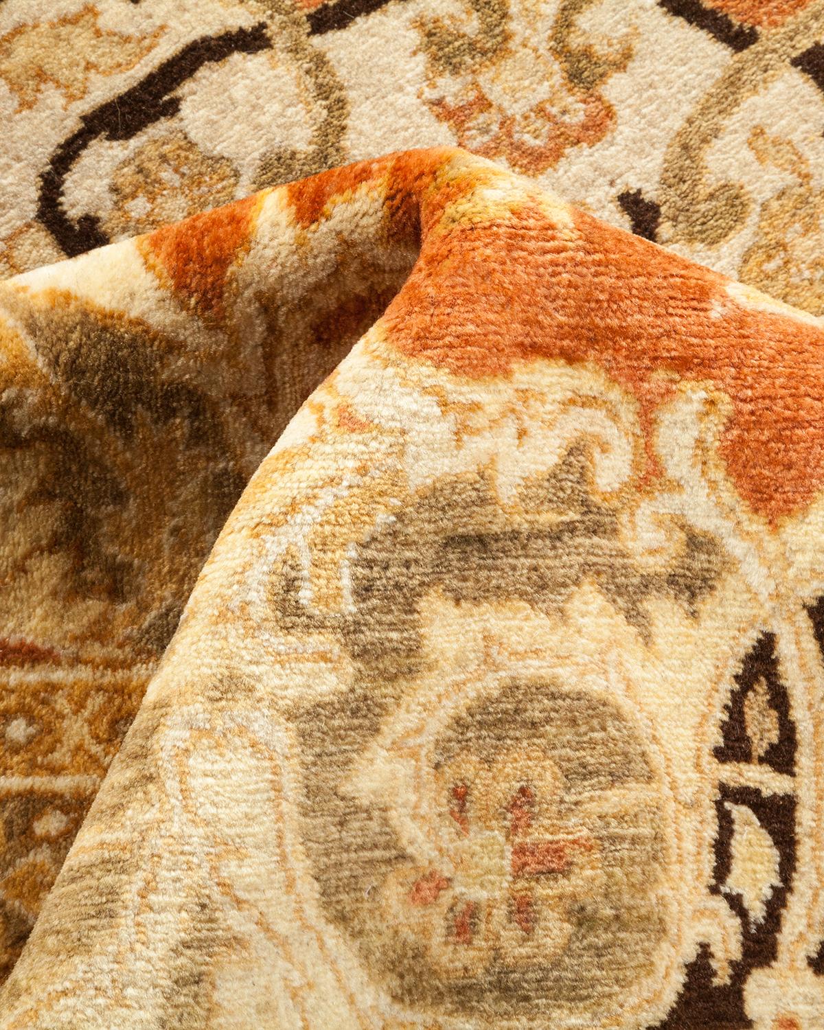 Autre Tapis traditionnel Mogul marron unique en son genre fabriqué à la main en vente