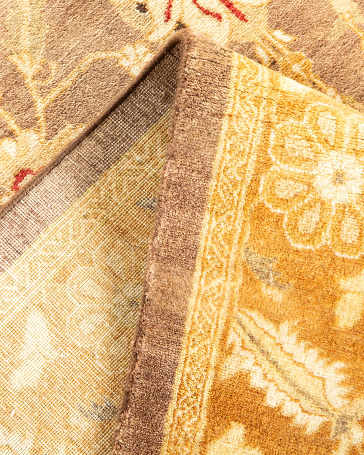 Handgefertigter, traditioneller Mogul-Teppich in Braun, Unikat (Pakistanisch) im Angebot
