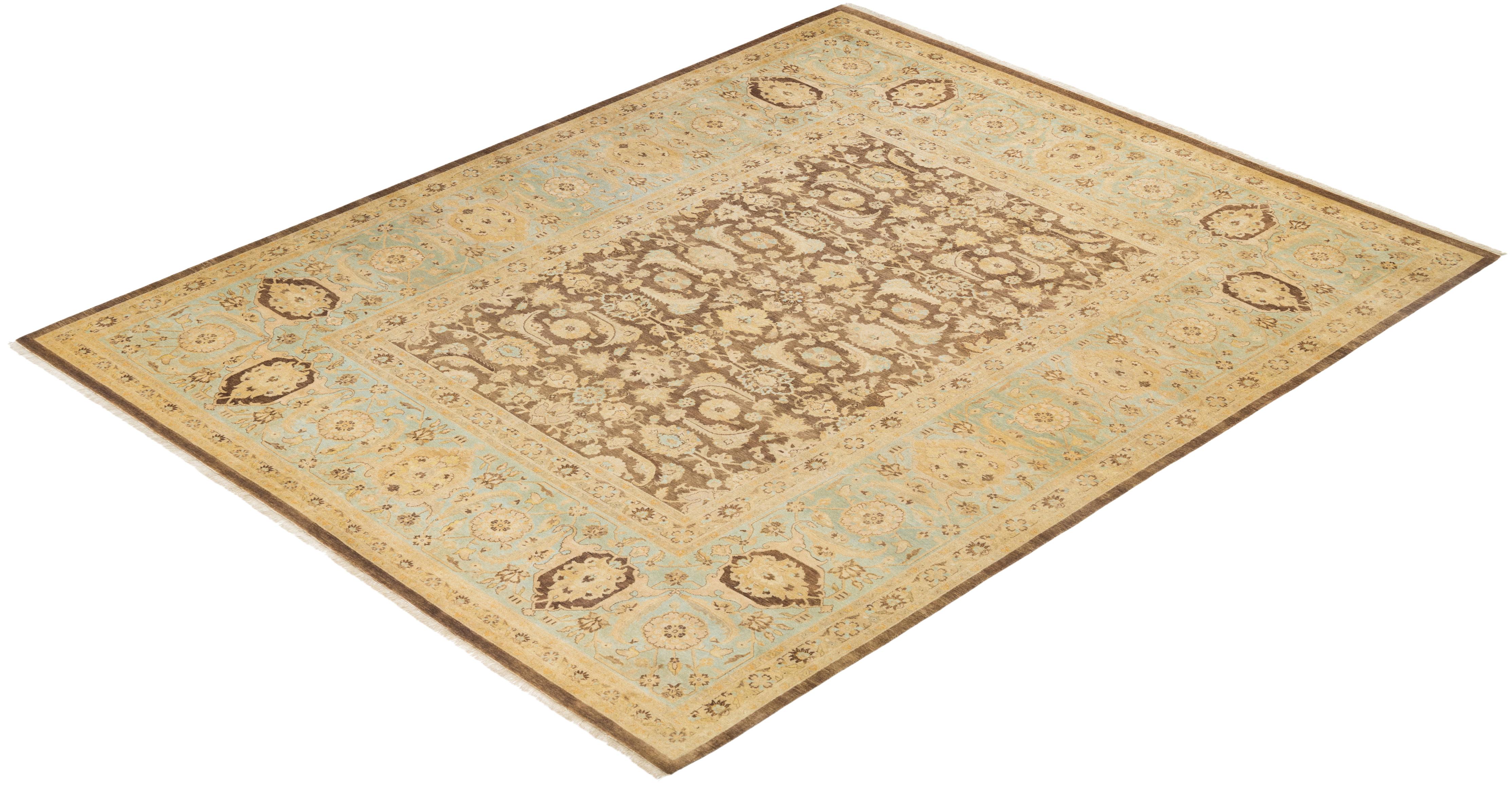 Avec leurs palettes discrètes et leurs motifs à l'envers, les tapis de la collection Mogul apporteront une sophistication intemporelle à n'importe quelle pièce. Influencés par un éventail de motifs turcs, indiens et persans, les artisans qui tissent