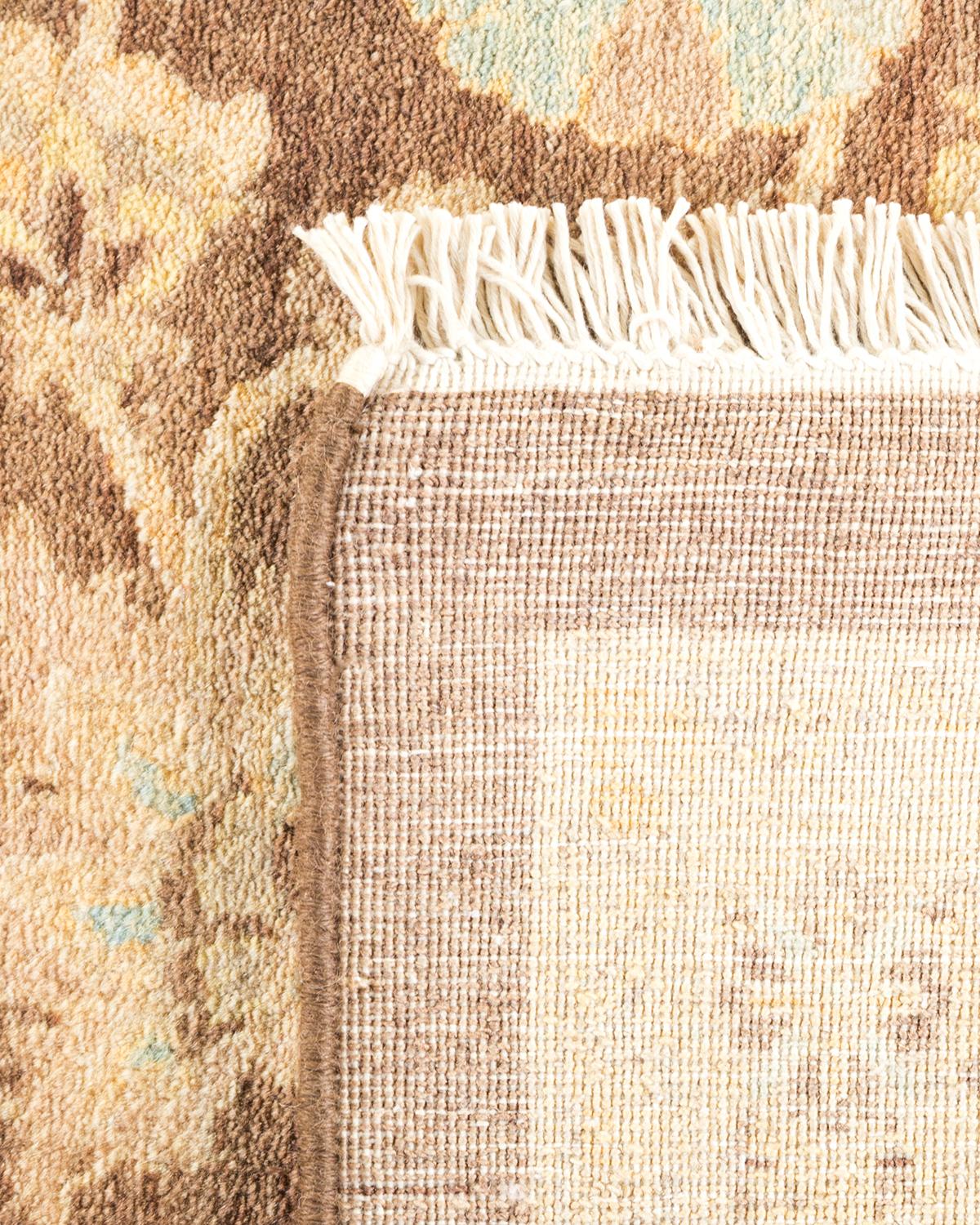 Noué à la main Tapis traditionnel Mogul marron unique en son genre fabriqué à la main en vente