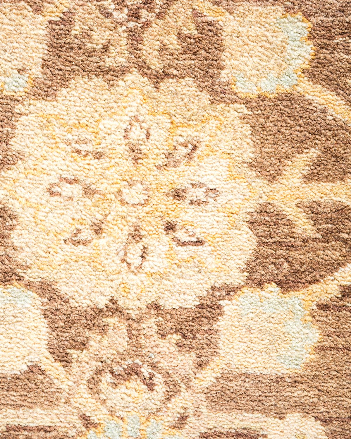 XXIe siècle et contemporain Tapis traditionnel Mogul marron unique en son genre fabriqué à la main en vente