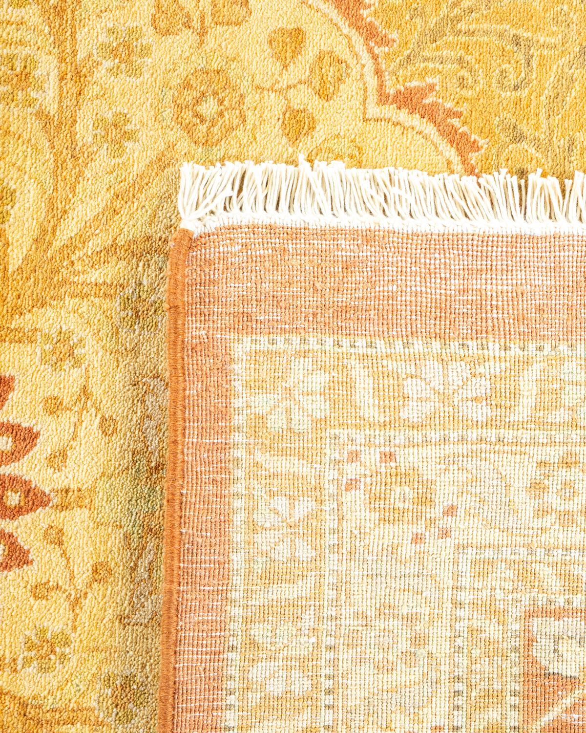 Handgefertigter, traditioneller Mogul-Teppich in Braun, Unikat (Pakistanisch) im Angebot
