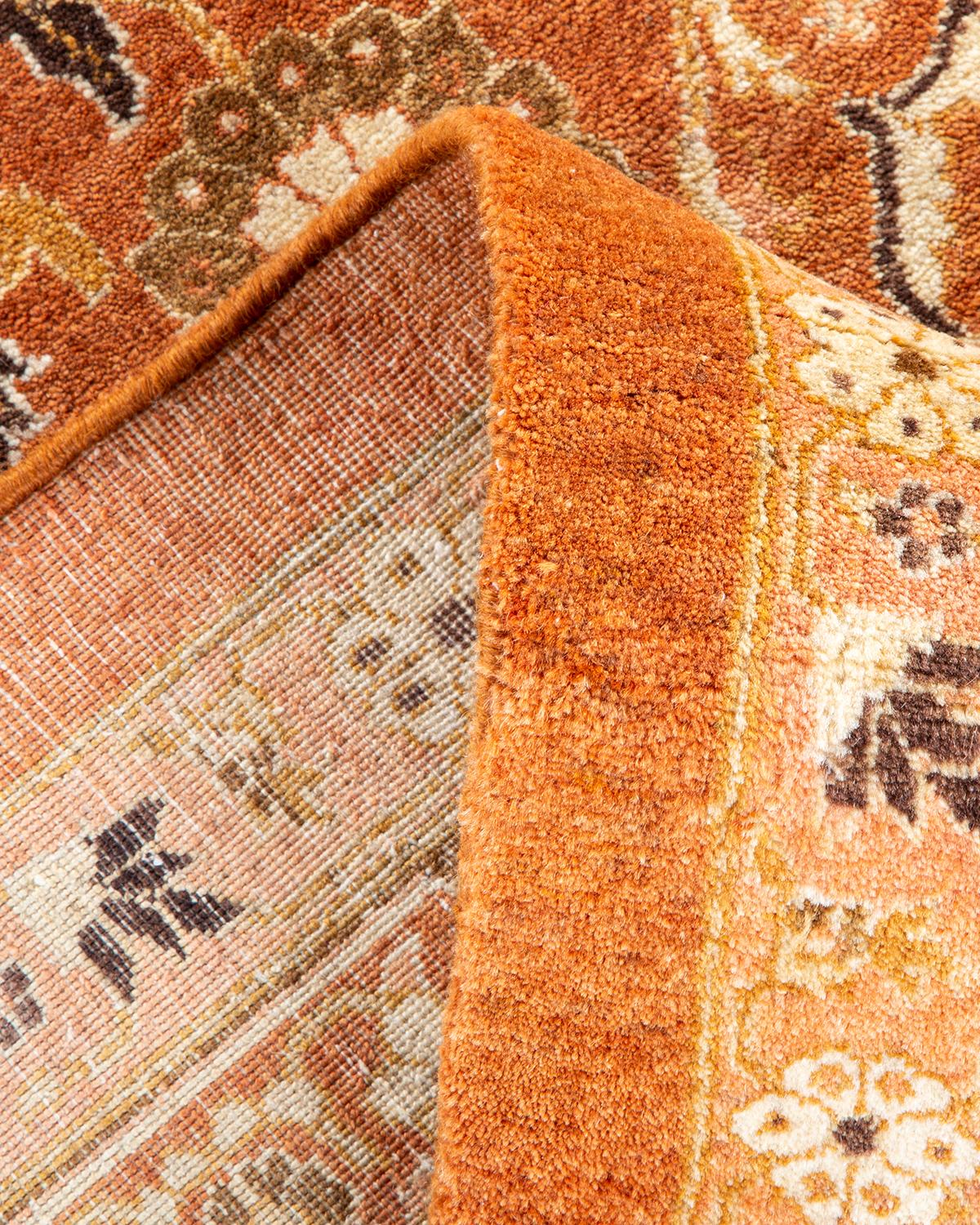 Handgefertigter, traditioneller Mogul-Teppich in Braun, Unikat (Pakistanisch) im Angebot