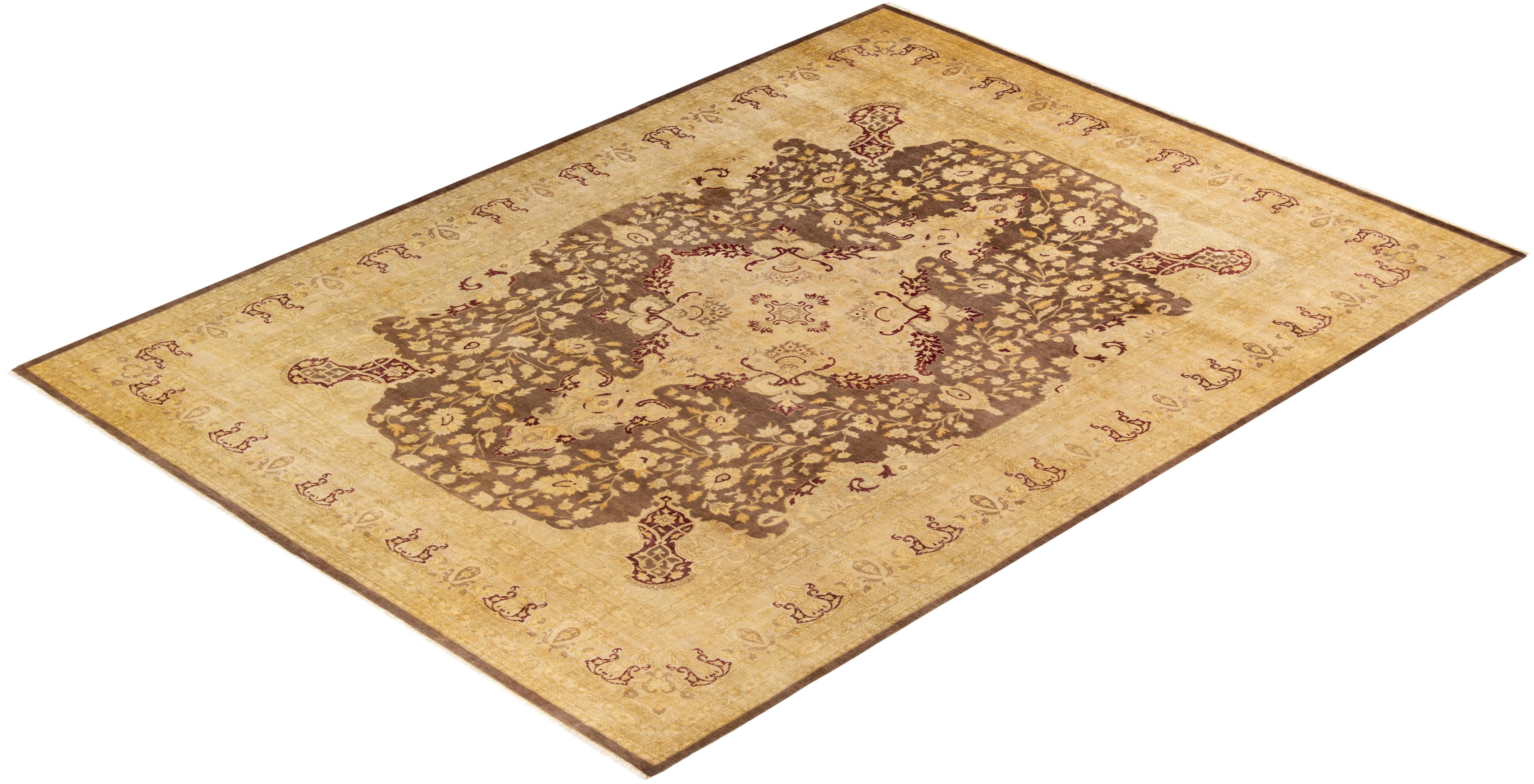 Avec leurs palettes discrètes et leurs motifs à l'envers, les tapis de la collection Mogul apporteront une sophistication intemporelle à n'importe quelle pièce. Influencés par un éventail de motifs turcs, indiens et persans, les artisans qui tissent