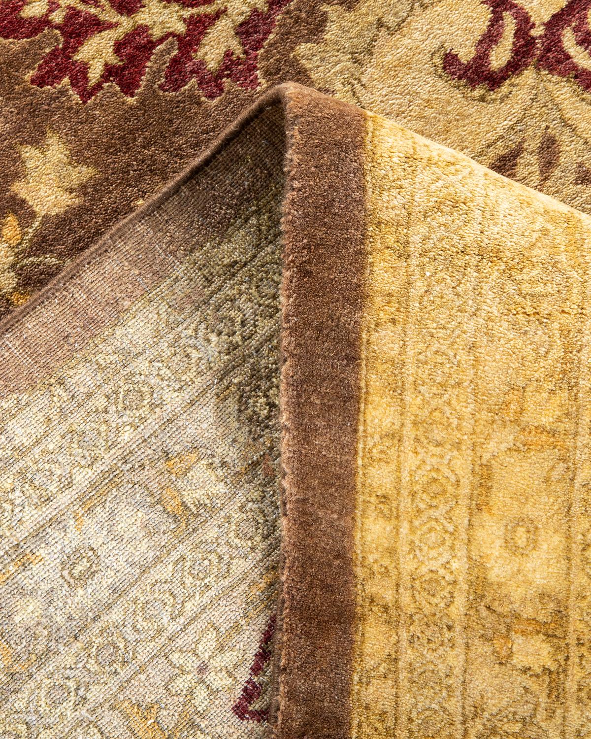 Pakistanais Tapis traditionnel Mogul marron unique en son genre fabriqué à la main en vente