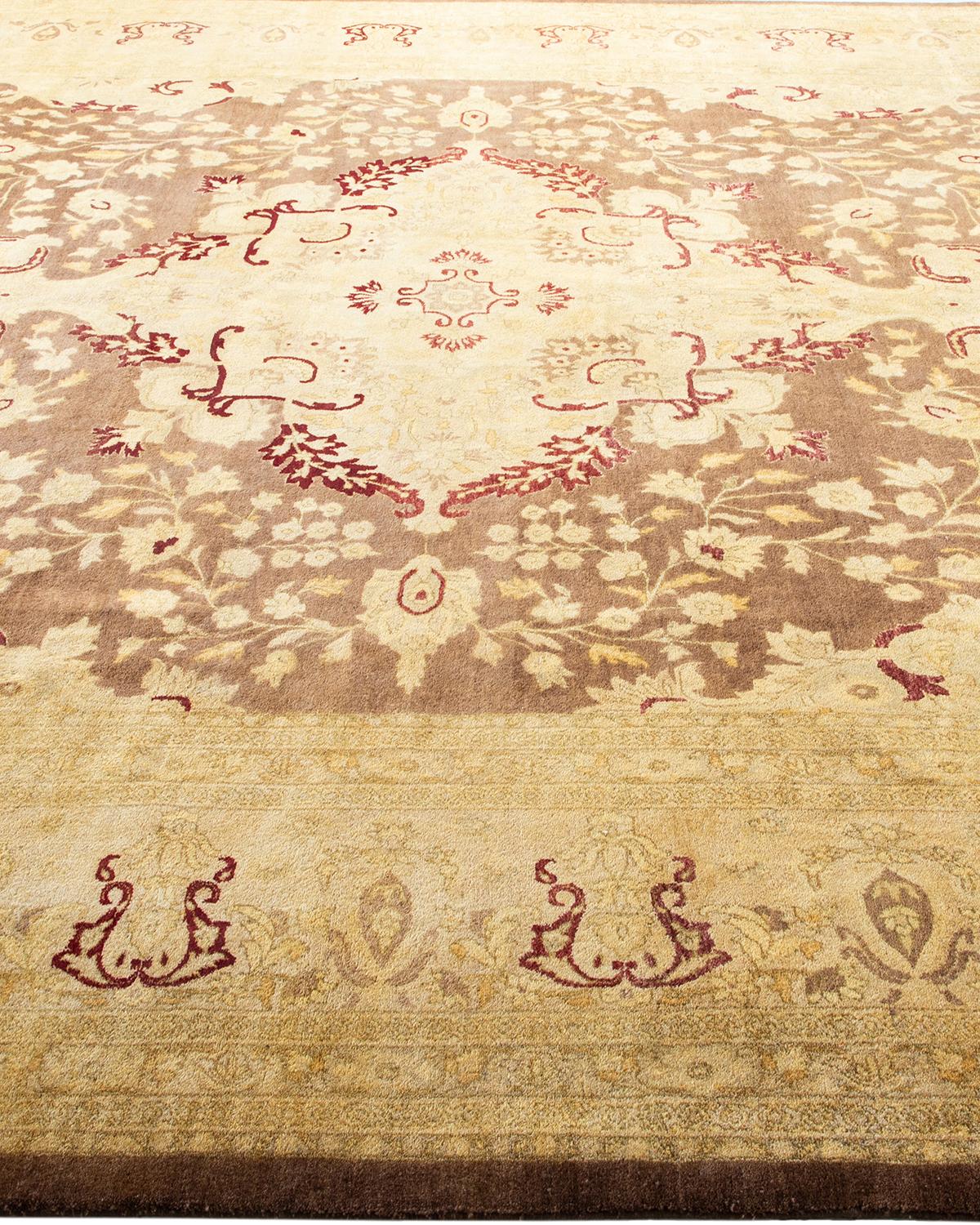 Tapis traditionnel Mogul marron unique en son genre fabriqué à la main Neuf - En vente à Norwalk, CT