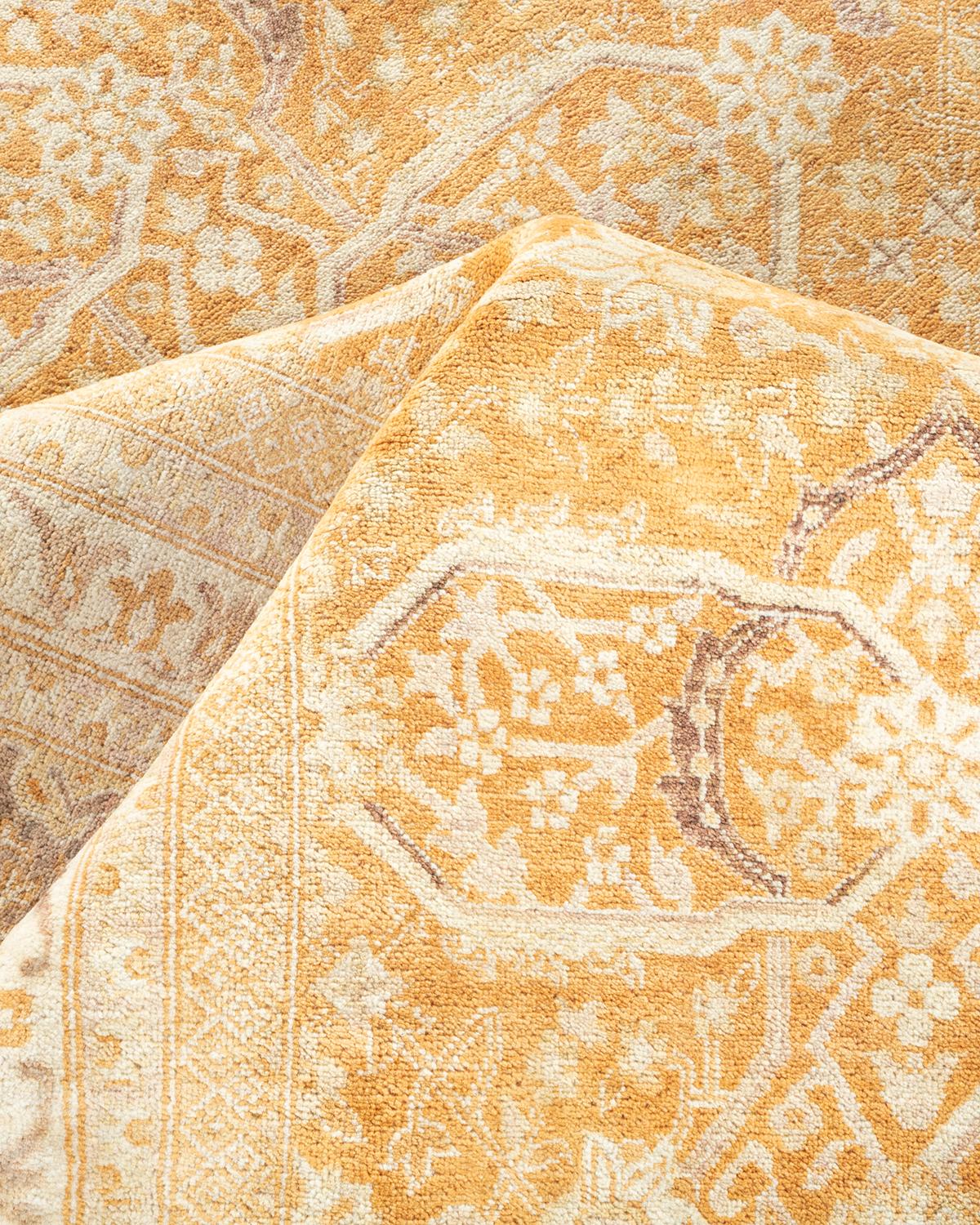 Autre Tapis traditionnel Mogul marron unique en son genre fabriqué à la main en vente