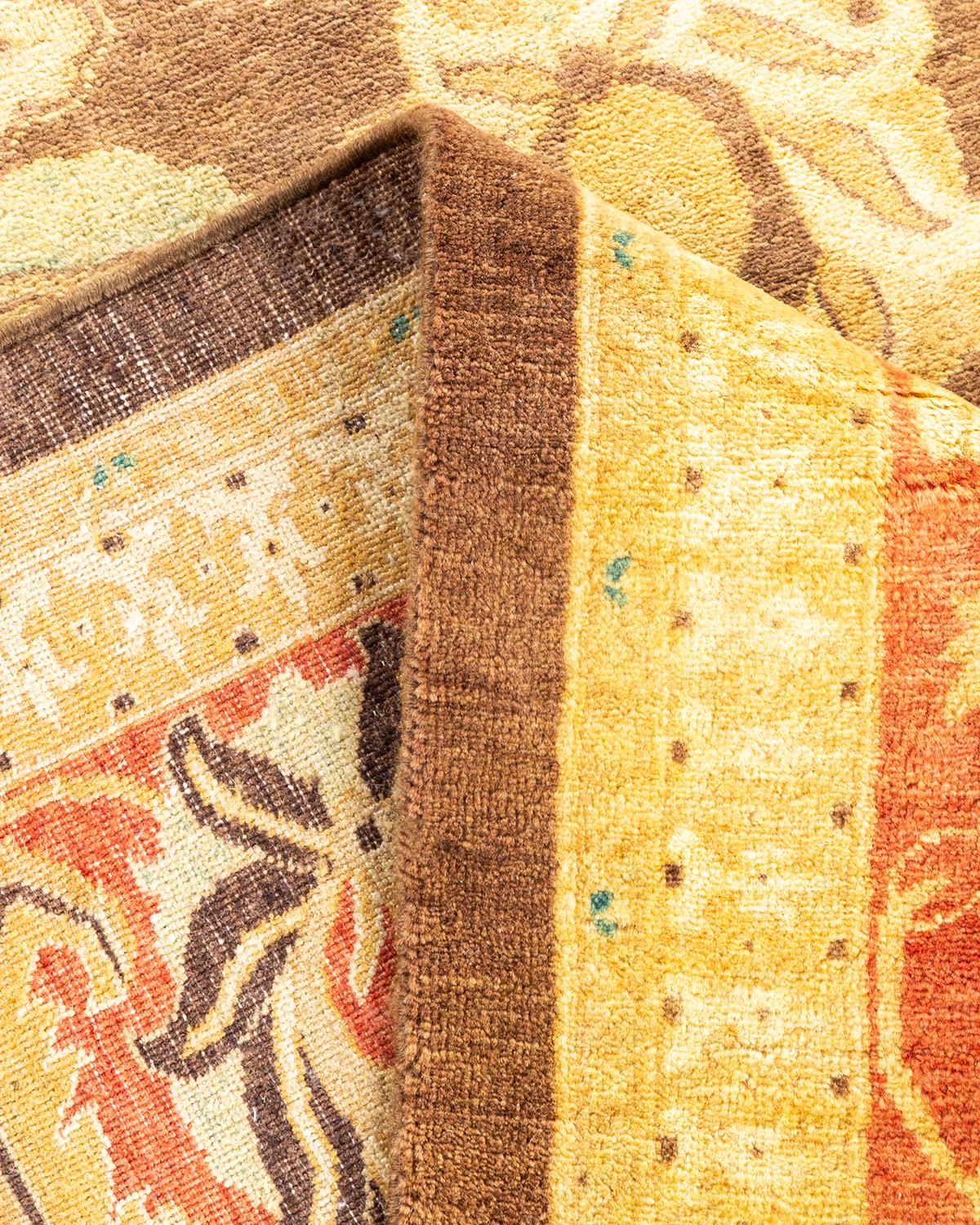 Pakistanais Tapis traditionnel Mogul marron unique en son genre fabriqué à la main en vente
