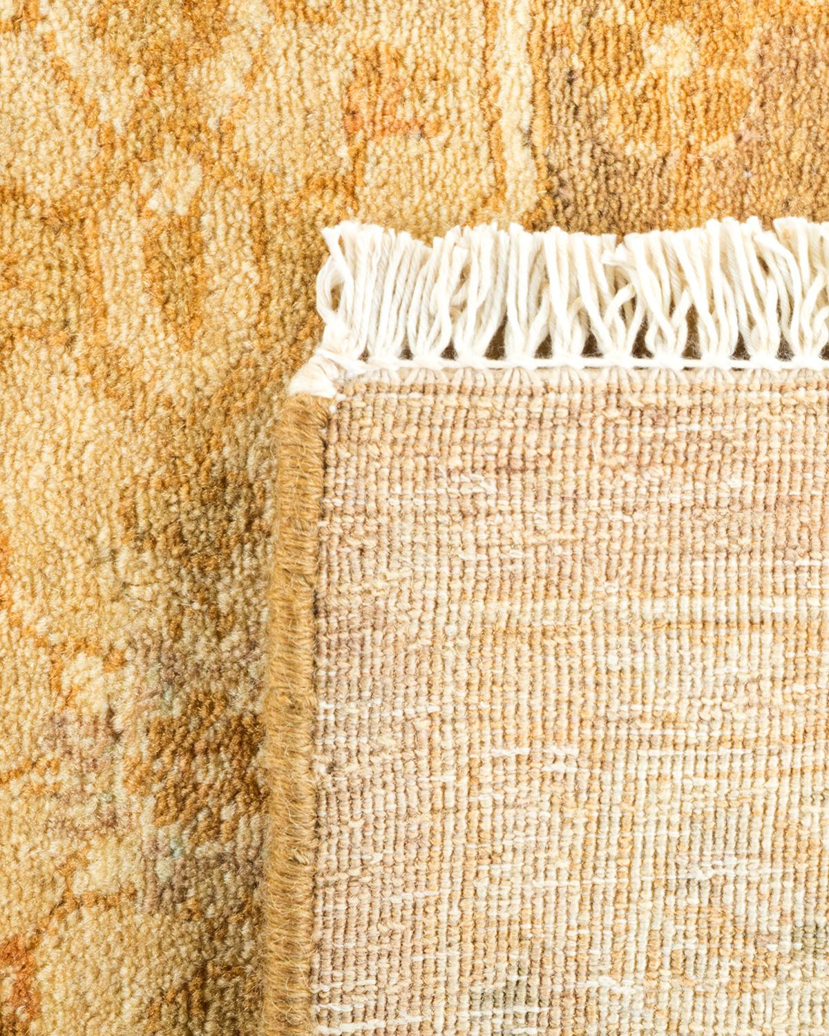 Las alfombras de la colección Mogul, con sus colores discretos y sus diseños en toda la superficie, aportarán una sofisticación atemporal a cualquier habitación. Influenciadas por un espectro de diseños turcos, indios y persas, los artesanos que