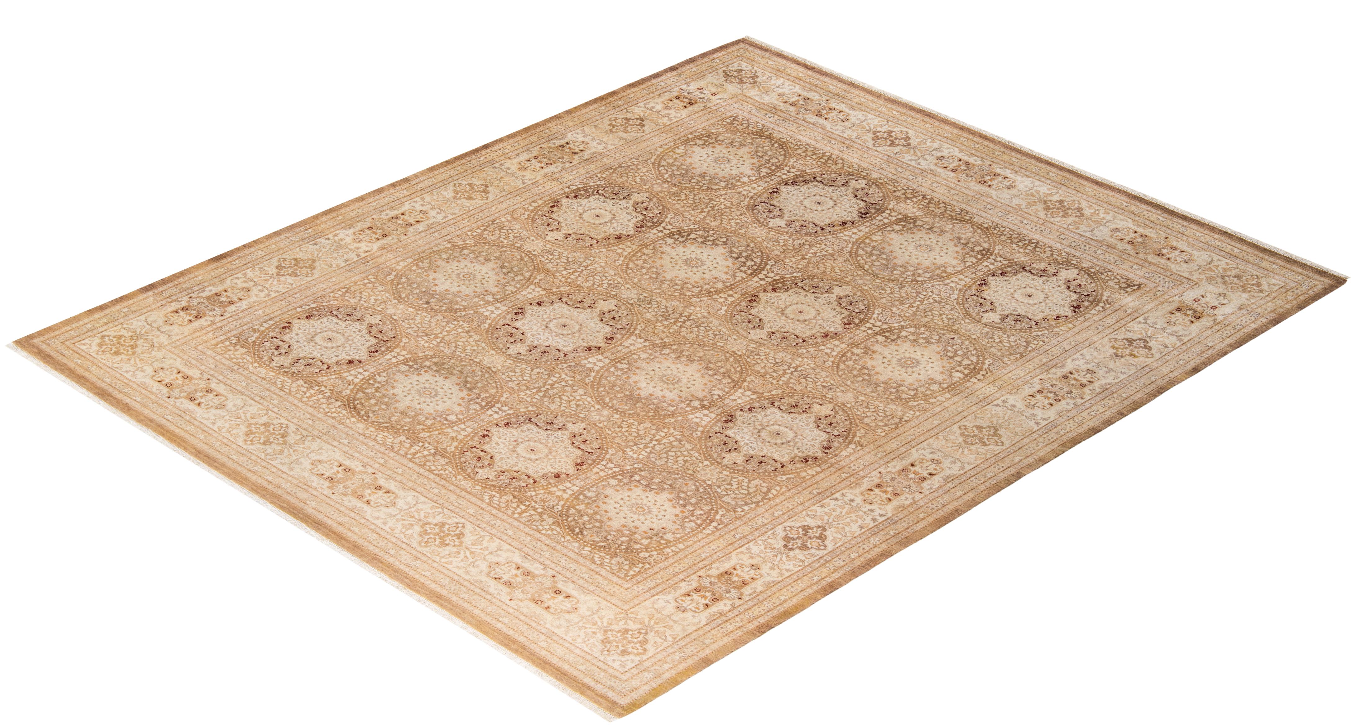 Avec leurs palettes discrètes et leurs motifs à l'envers, les tapis de la collection Mogul apporteront une sophistication intemporelle à n'importe quelle pièce. Influencés par un éventail de motifs turcs, indiens et persans, les artisans qui tissent