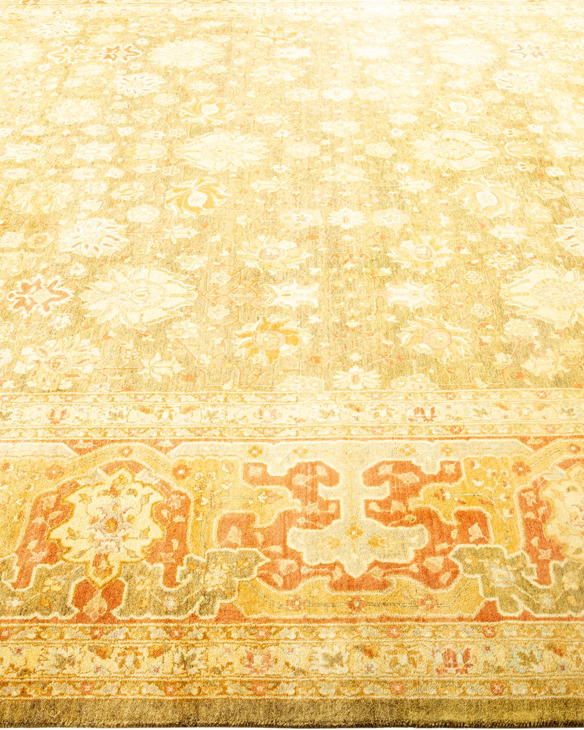 Tapis traditionnel Mogul vert unique fait à la main, unique en son genre Abîmé - En vente à Norwalk, CT