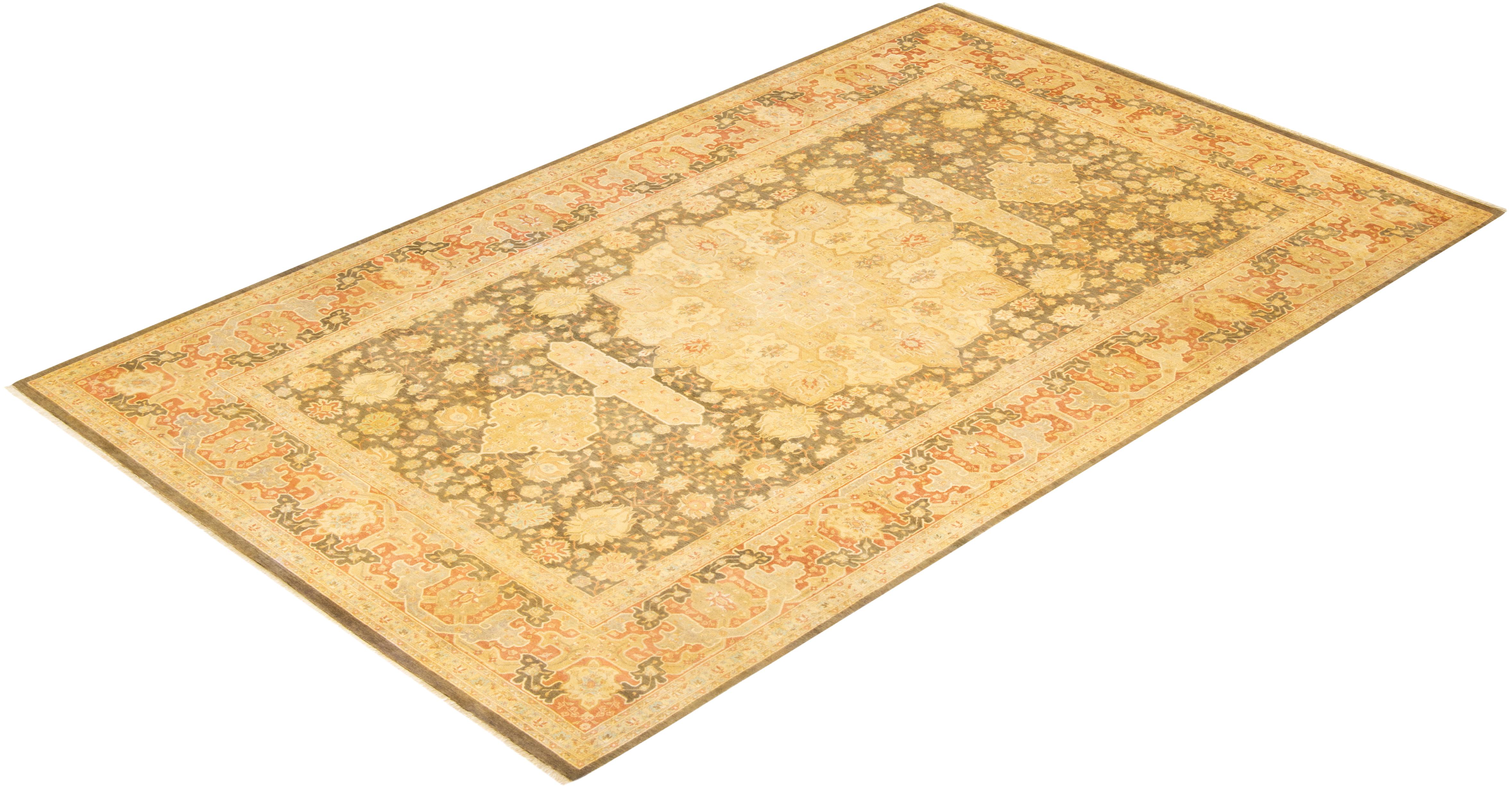 Avec leurs palettes discrètes et leurs motifs à l'envers, les tapis de la collection Mogul apporteront une sophistication intemporelle à n'importe quelle pièce. Influencés par un éventail de motifs turcs, indiens et persans, les artisans qui tissent