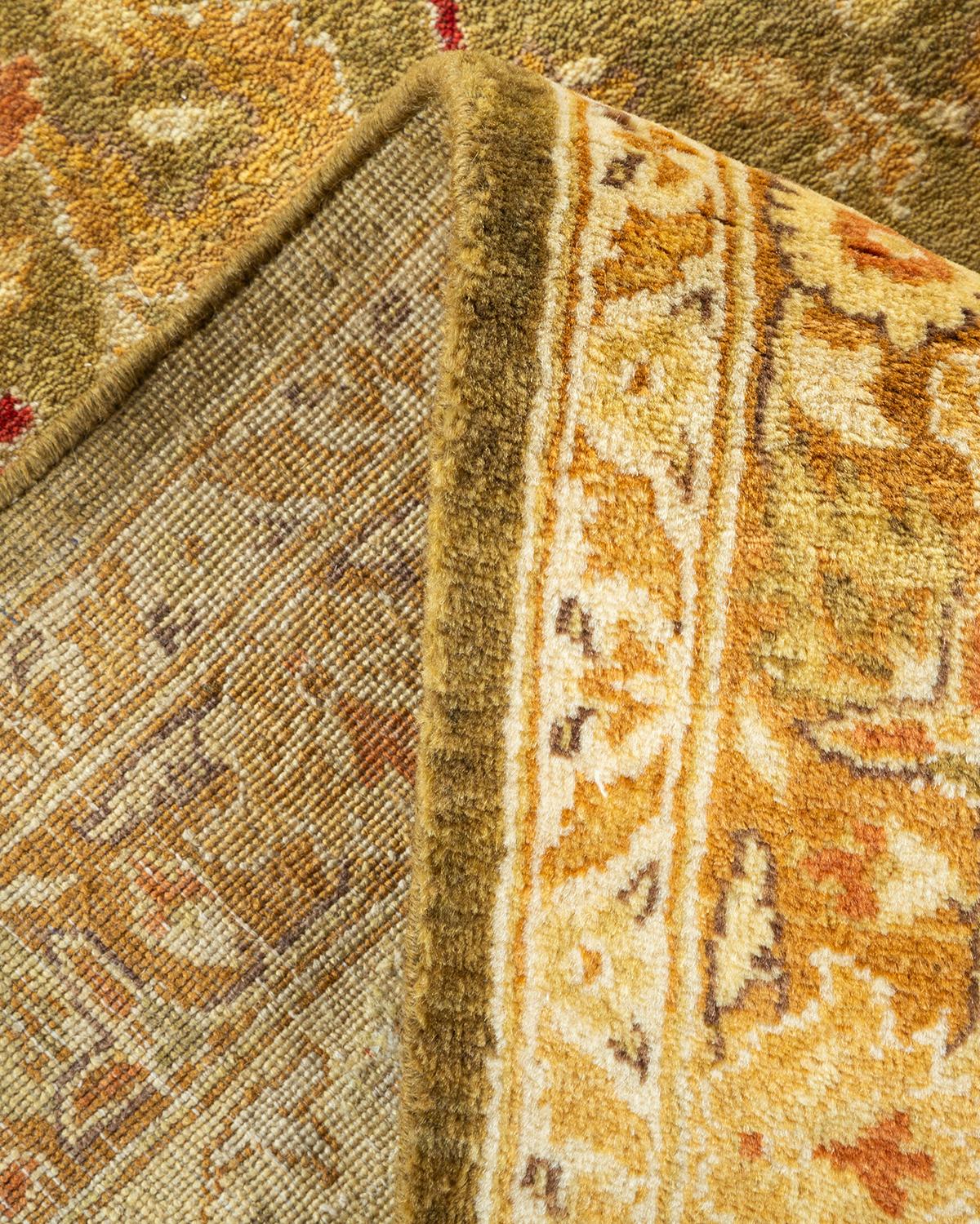 Pakistanais Tapis traditionnel vert moghol unique fait main, unique en son genre en vente