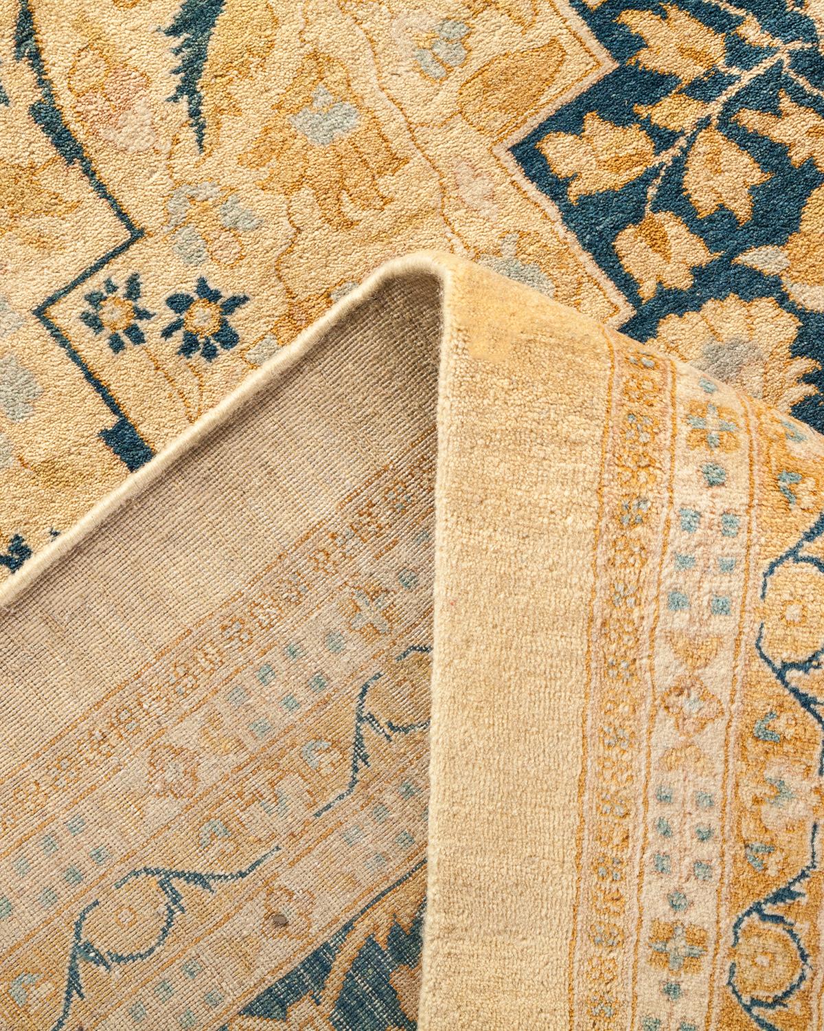 Pakistano Tappeto tradizionale Mogul Ivory, unico nel suo genere, realizzato a mano in vendita
