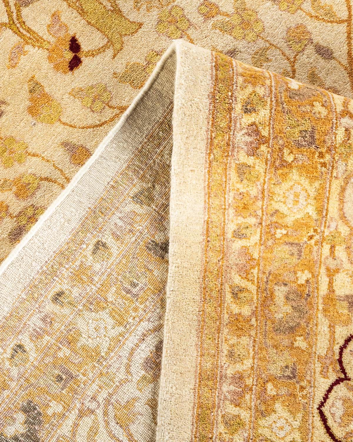 Einzigartiger handgefertigter traditioneller elfenbeinfarbener Mogul-Teppich (Handgeknüpft) im Angebot