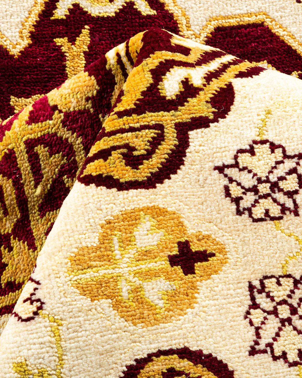 Autre Tapis traditionnel ivoire Mogul unique en son genre fabriqué à la main en vente