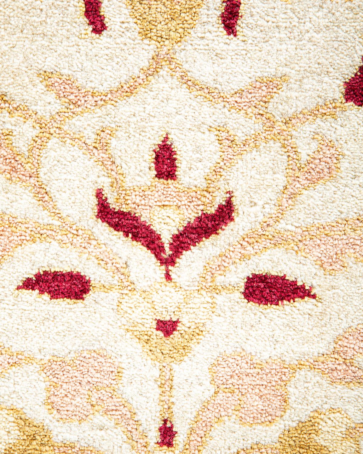 Einzigartiger handgefertigter traditioneller elfenbeinfarbener Mogul-Teppich (21. Jahrhundert und zeitgenössisch) im Angebot