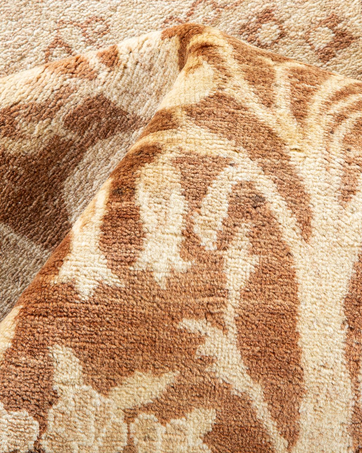 Autre Tapis traditionnel ivoire Mogul unique en son genre fabriqué à la main en vente