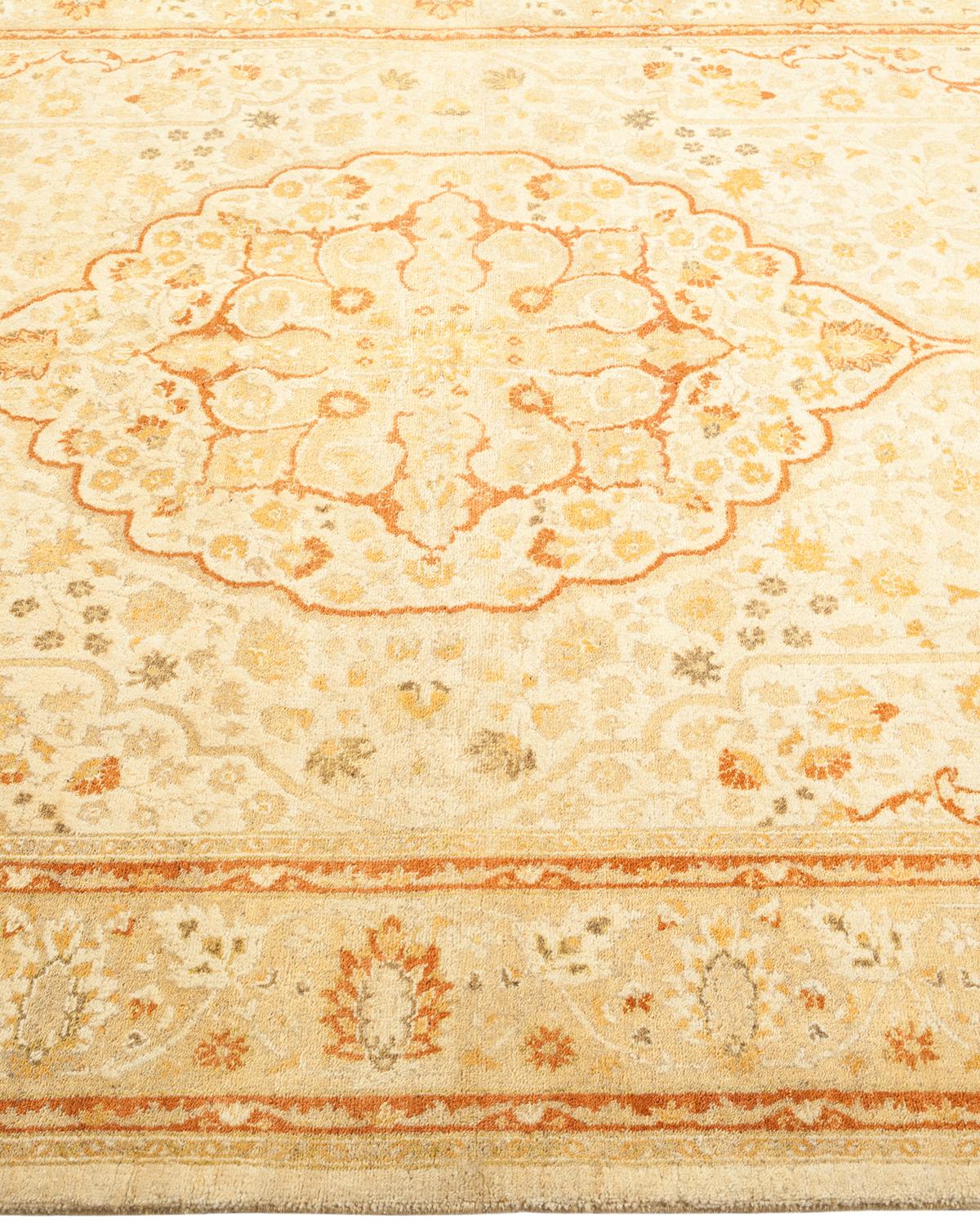 Alfombra tradicional única Hand Made Mogul marfil en Nuevo estado para la venta en Norwalk, CT