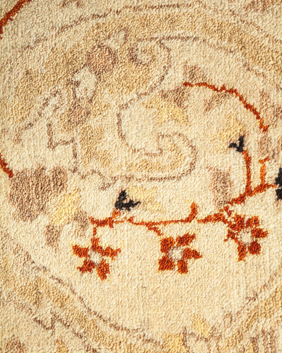 XXIe siècle et contemporain Tapis traditionnel ivoire Mogul unique en son genre fabriqué à la main en vente