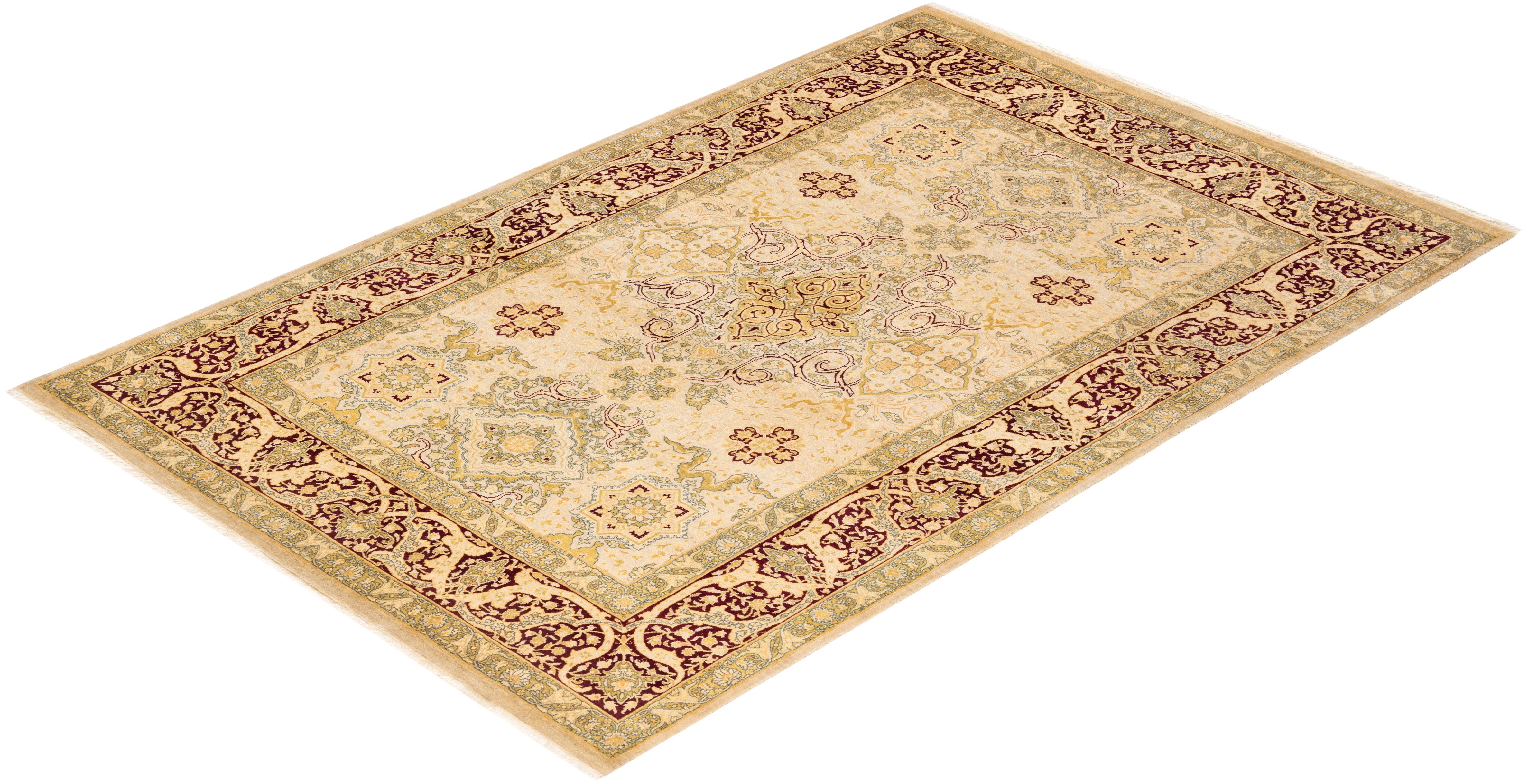 Avec leurs palettes discrètes et leurs motifs allover, les tapis de la collection Mogul apporteront une sophistication intemporelle à n'importe quelle pièce. Influencés par un éventail de motifs turcs, indiens et persans, les artisans qui tissent à