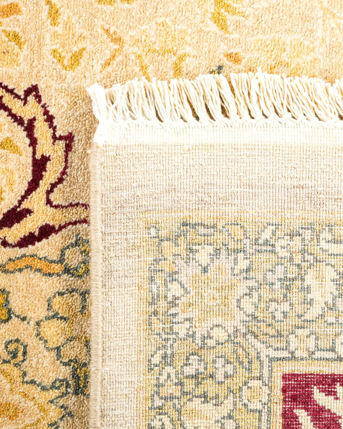 Noué à la main Tapis traditionnel Mogul ivoire unique en son genre fabriqué à la main en vente