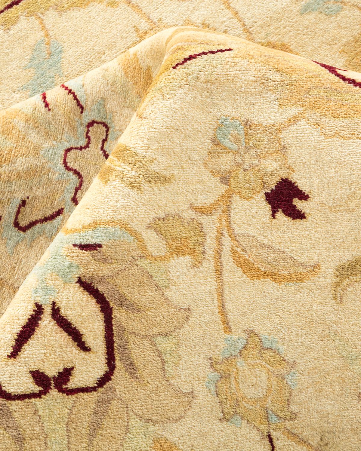 Autre Tapis traditionnel ivoire Mogul unique en son genre fabriqué à la main en vente