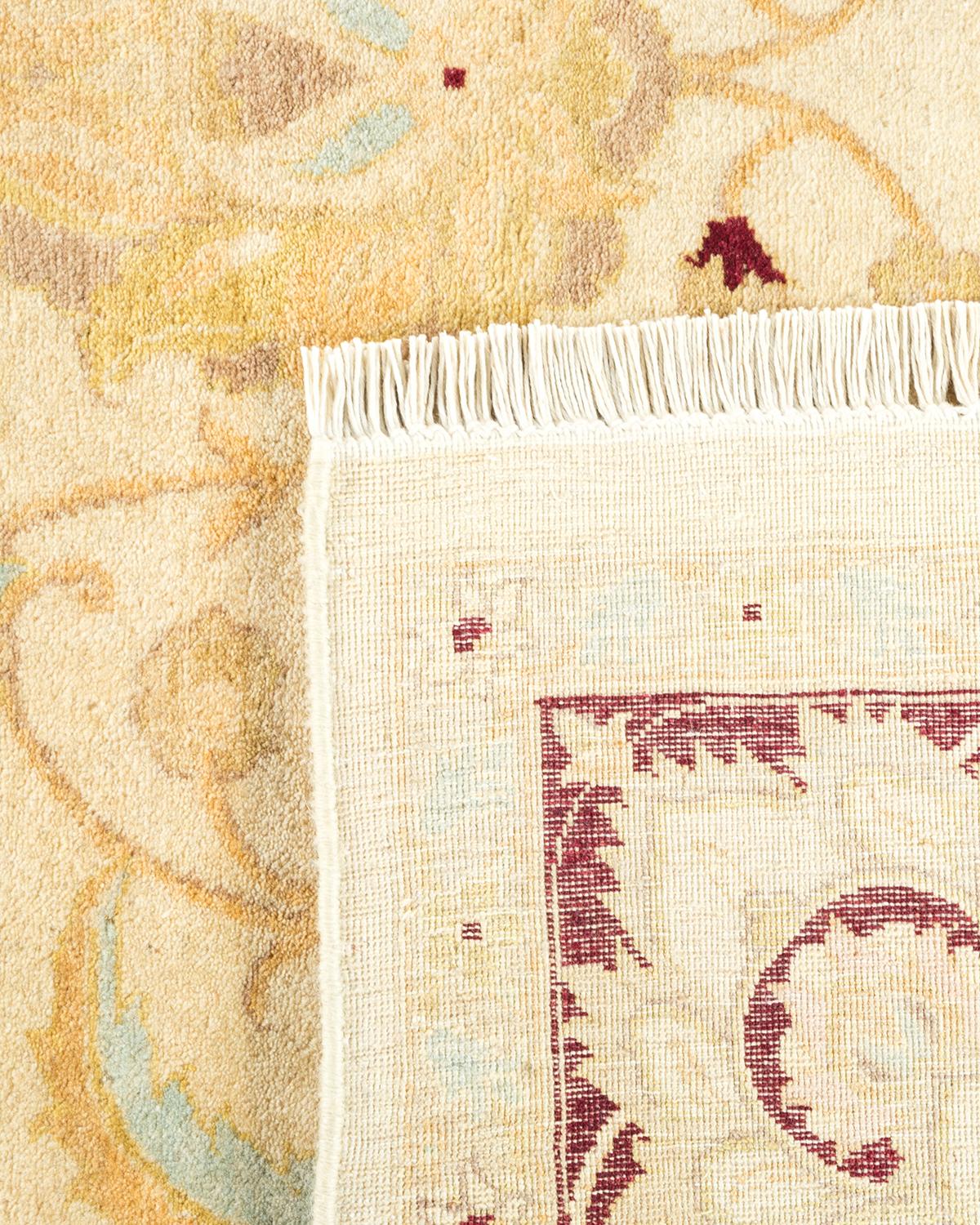 Noué à la main Tapis traditionnel ivoire Mogul unique en son genre fabriqué à la main en vente