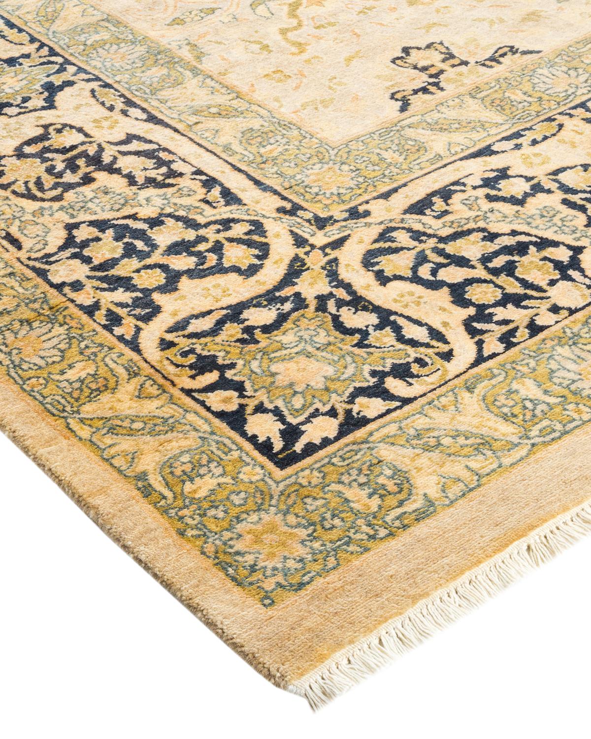 Traditioneller handgefertigter elfenbeinfarbener Mogul-Teppich, Unikat (Handgeknüpft) im Angebot