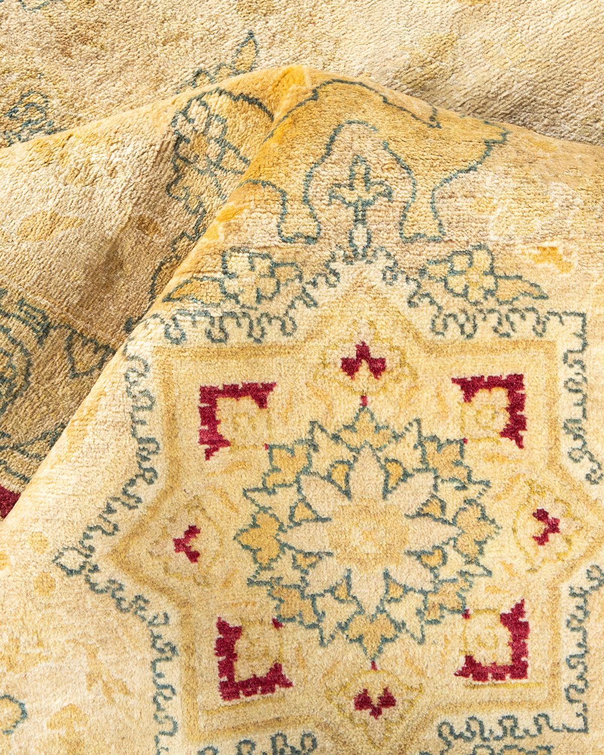Autre Tapis traditionnel ivoire Mogul unique en son genre fabriqué à la main en vente