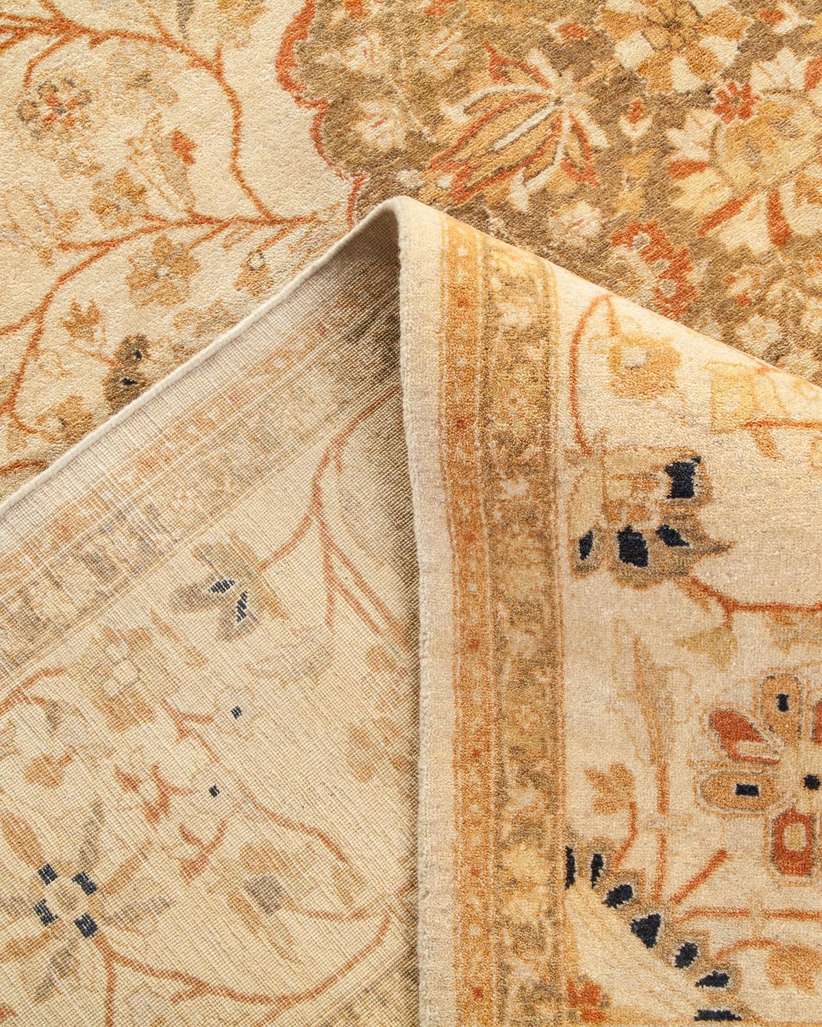 Pakistanais Tapis traditionnel ivoire Mogul unique en son genre fabriqué à la main en vente