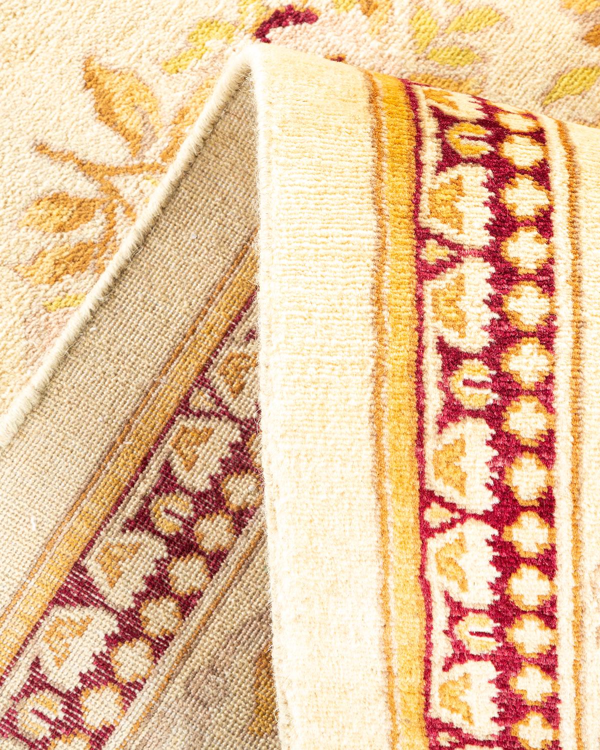 Einzigartiger handgefertigter traditioneller elfenbeinfarbener Mogul-Teppich (Pakistanisch) im Angebot