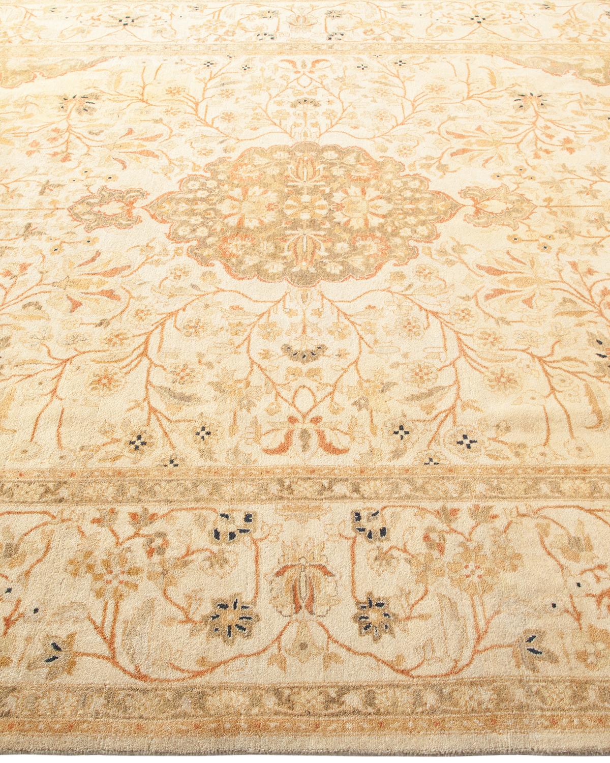 Tapis traditionnel ivoire Mogul unique en son genre fabriqué à la main Neuf - En vente à Norwalk, CT
