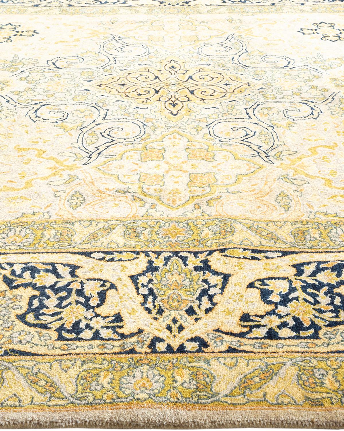 Tapis traditionnel ivoire Mogul unique en son genre fabriqué à la main Neuf - En vente à Norwalk, CT