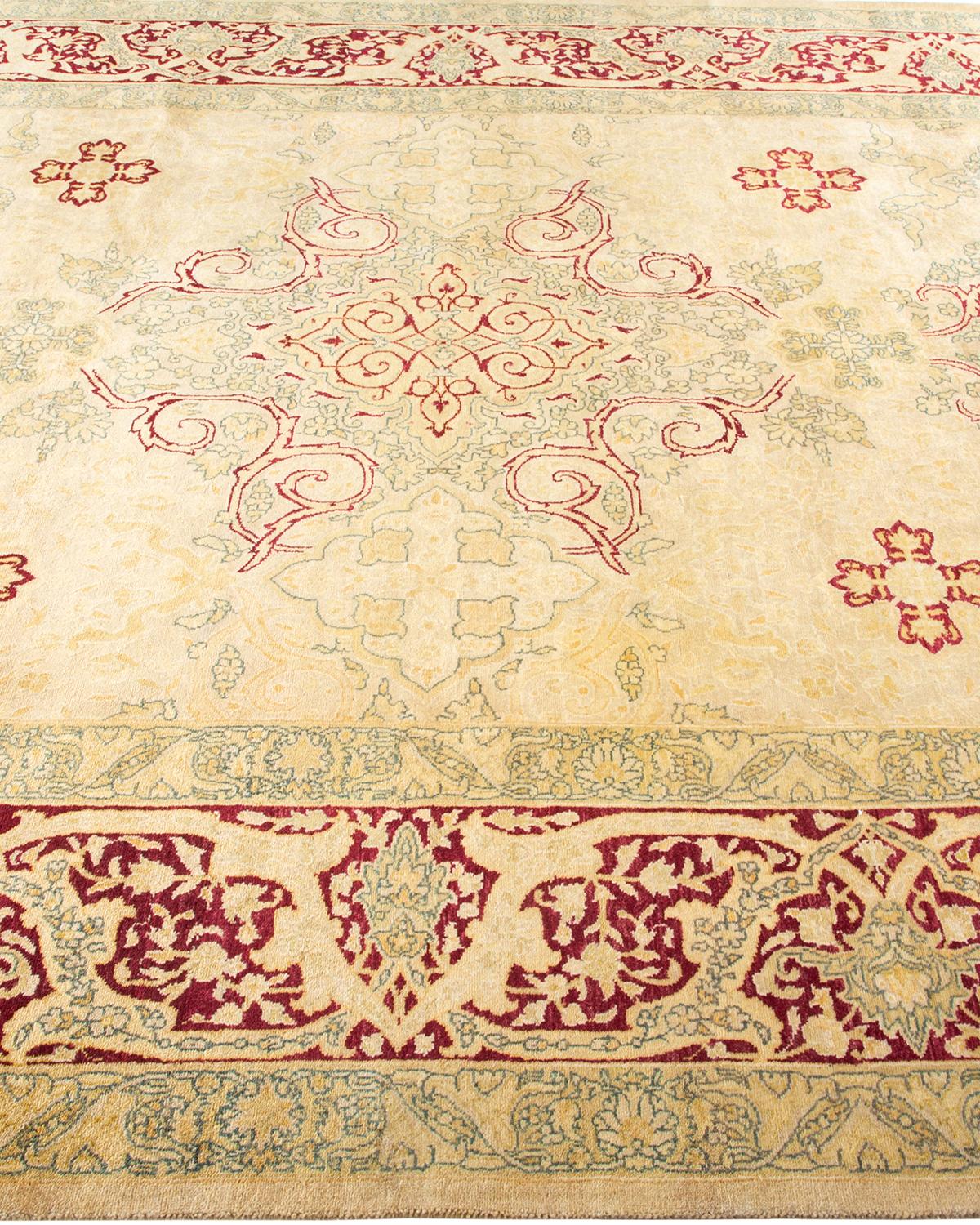 Tapis traditionnel ivoire Mogul unique en son genre fabriqué à la main Neuf - En vente à Norwalk, CT